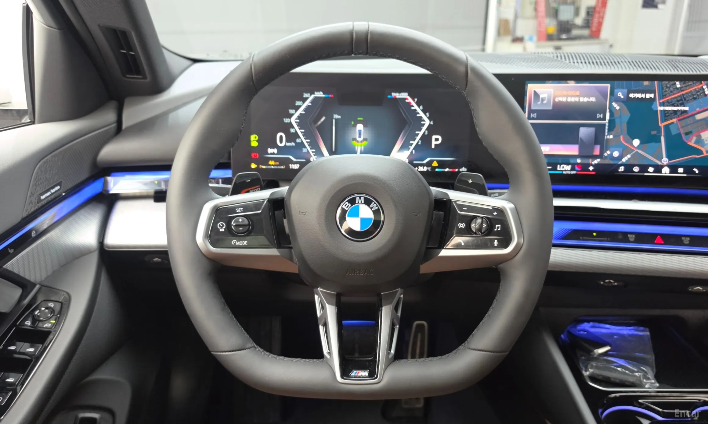 BMW 5 Series (G60) превью 13