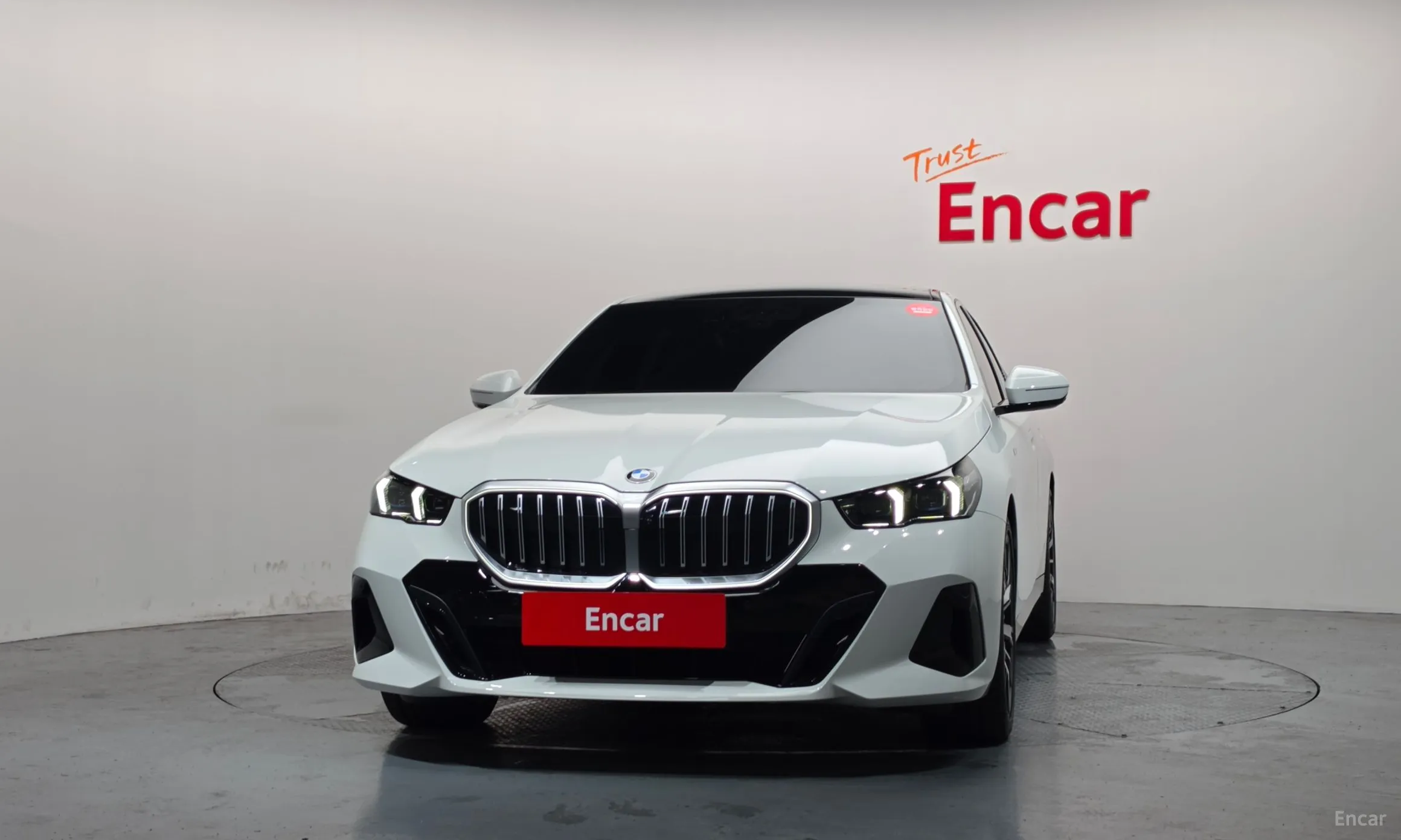 BMW 5 Series (G60) превью 3