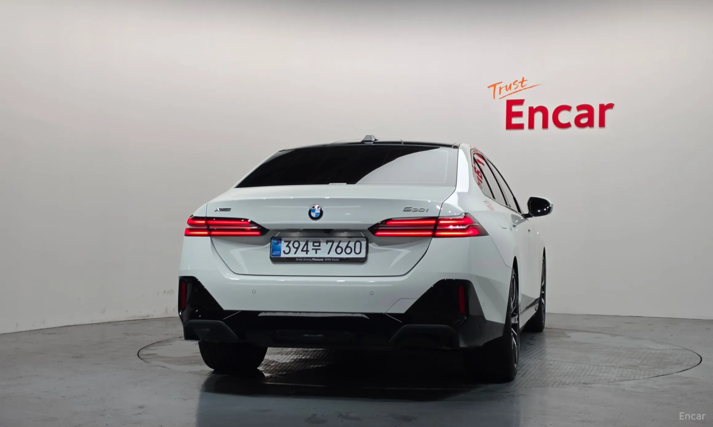 BMW 5 Series (G60) превью 4