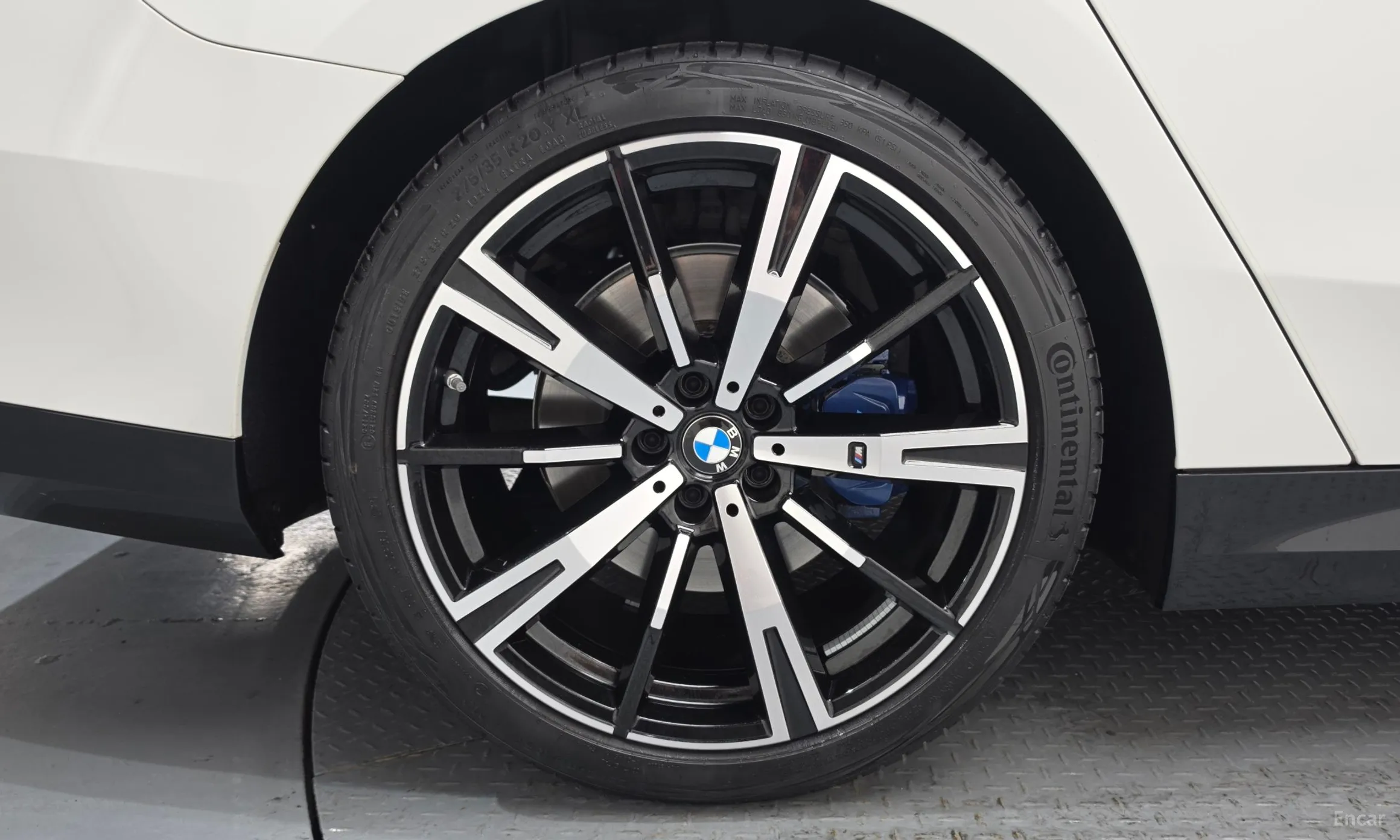 BMW 5 Series (G60) превью 5