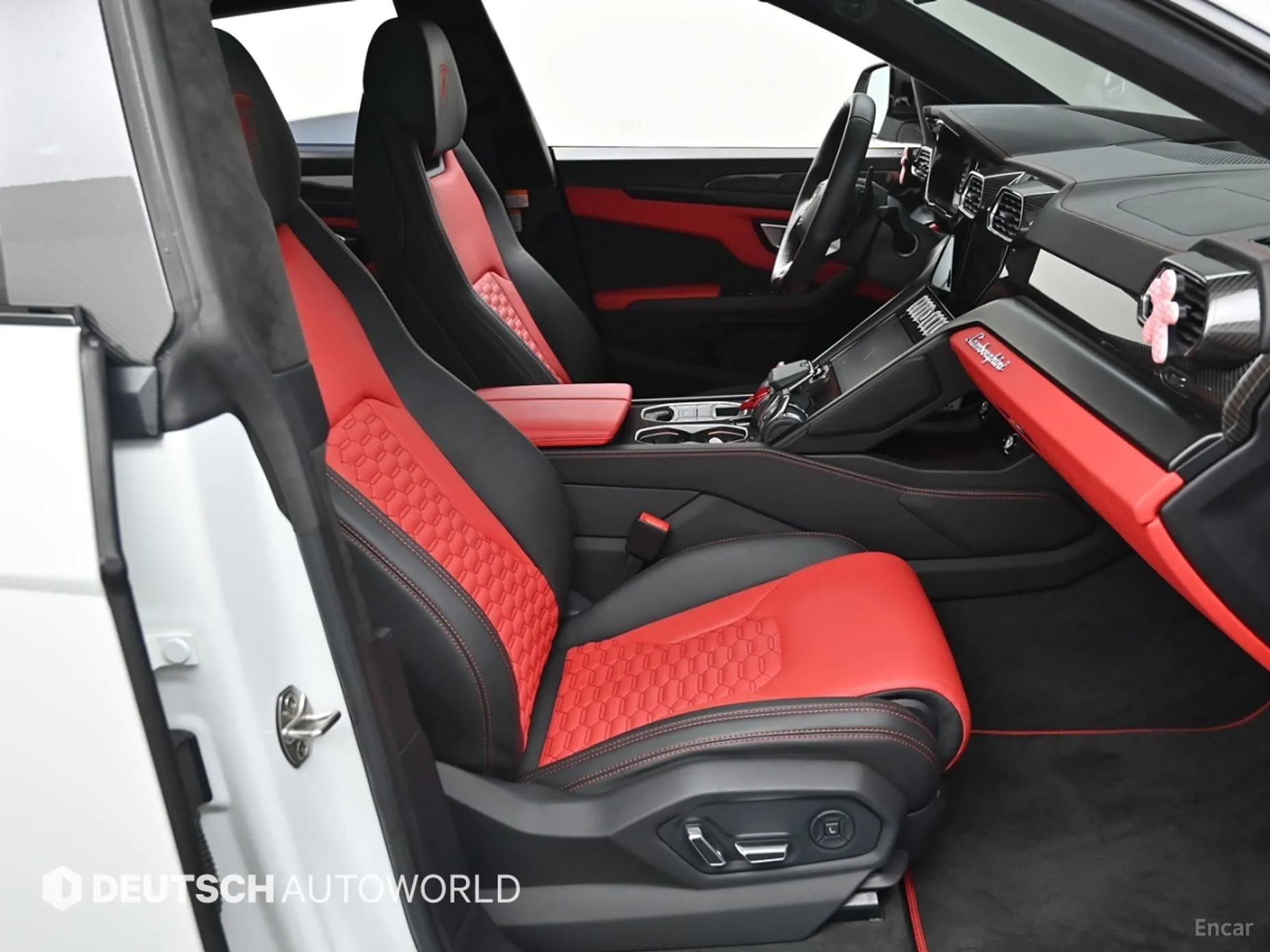 Lamborghini Urus превью 10