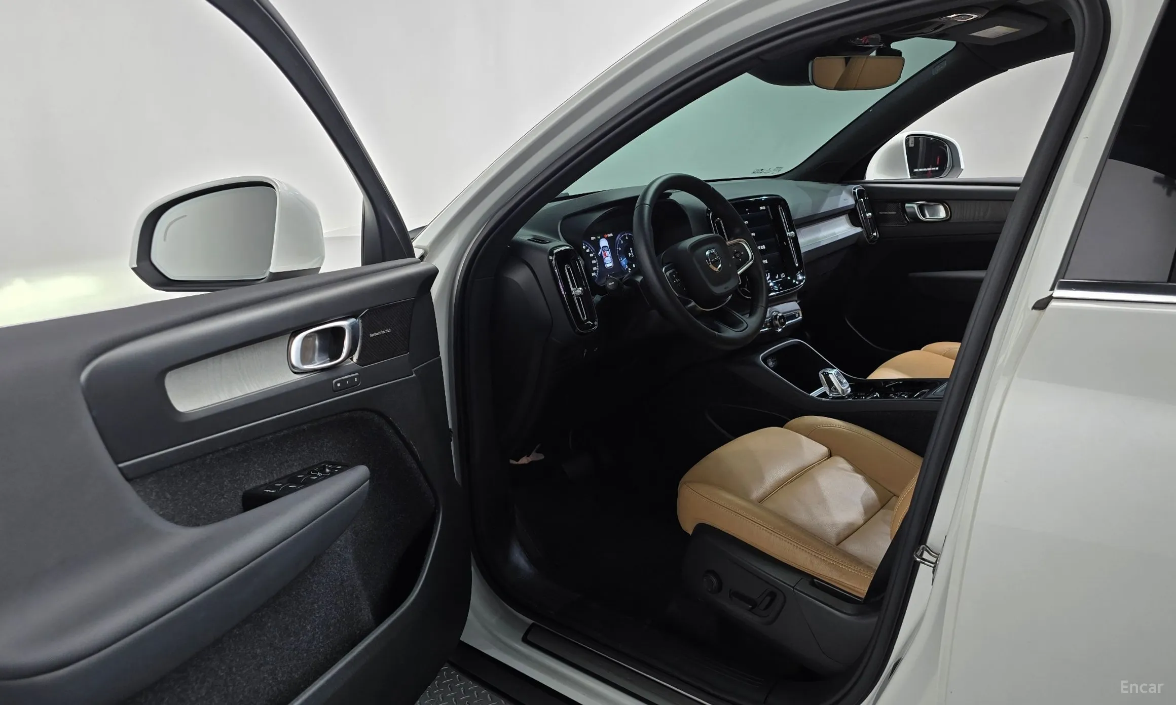 Volvo XC40 превью 10