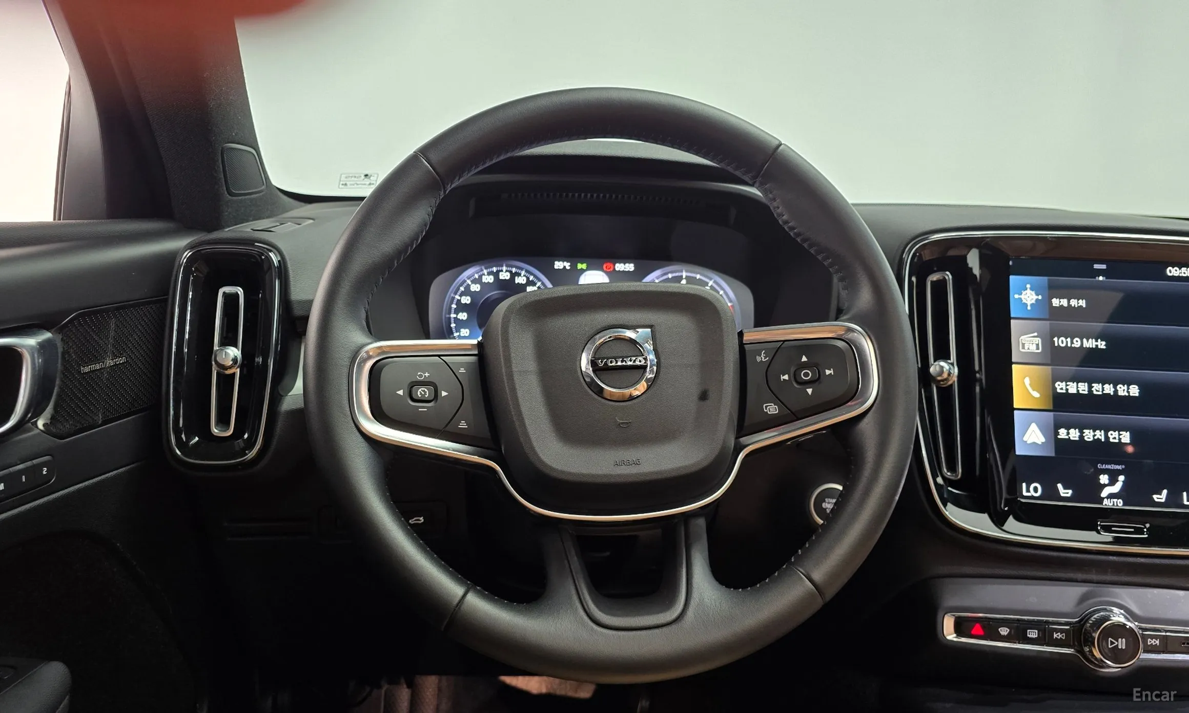 Volvo XC40 превью 12
