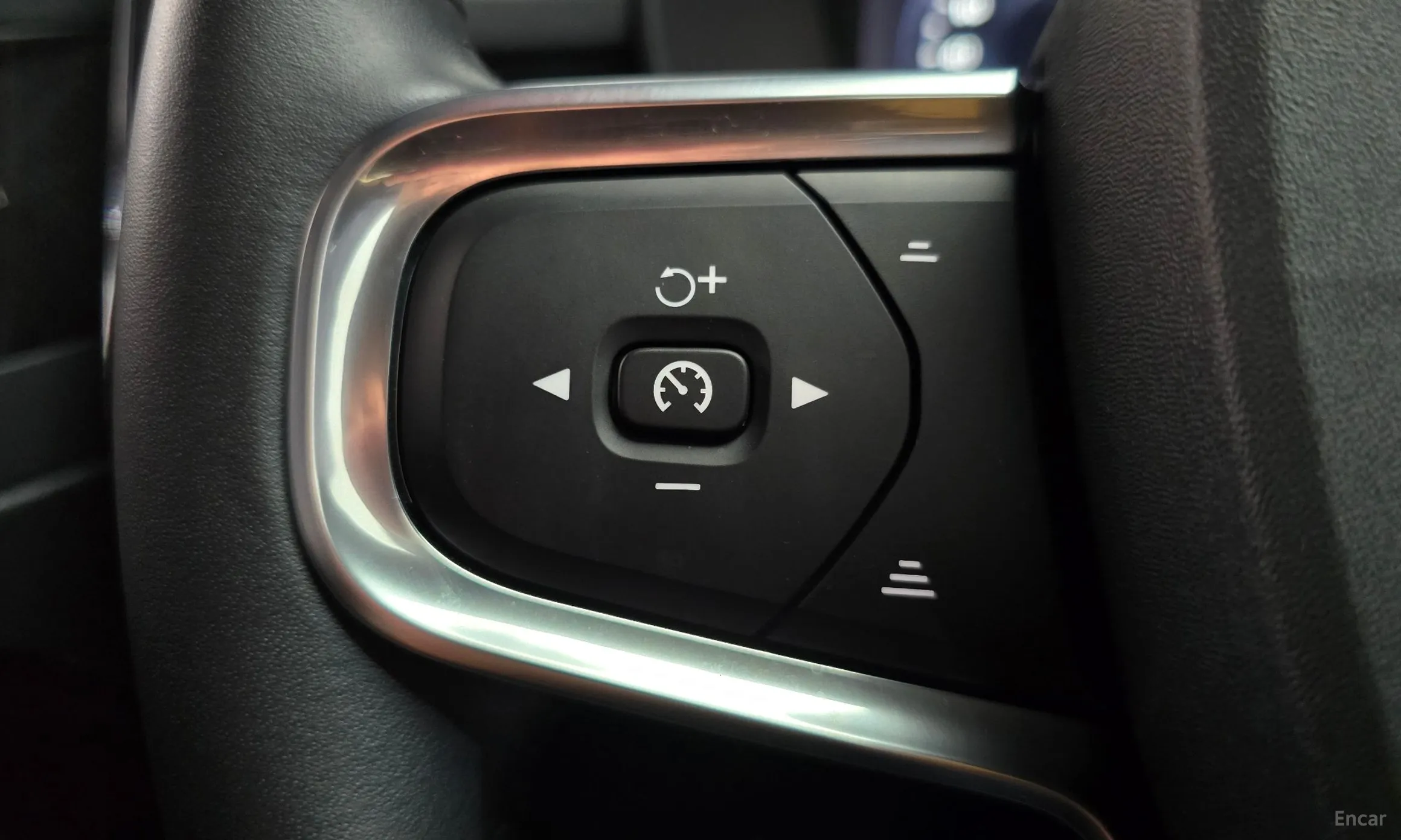 Volvo XC40 превью 15