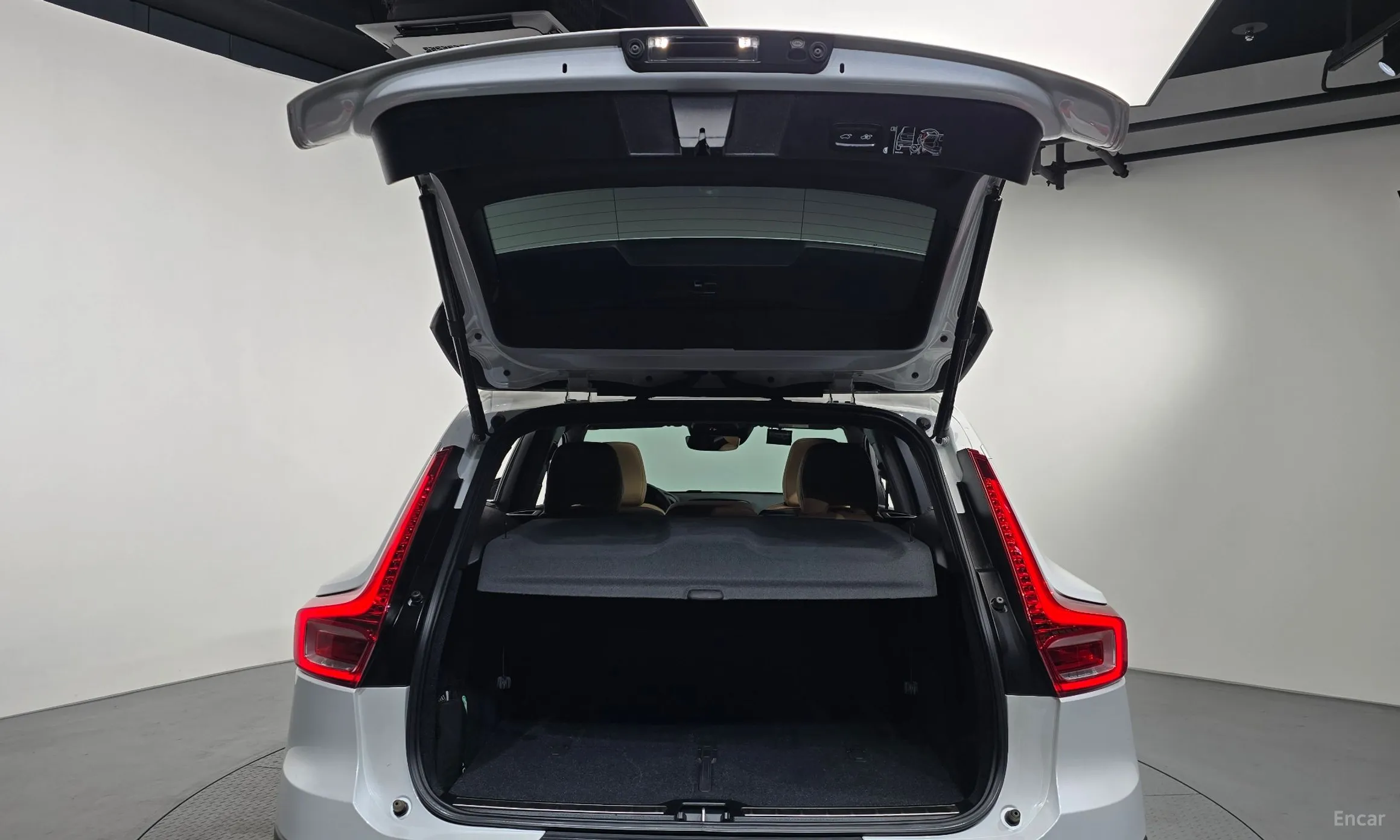 Volvo XC40 превью 17