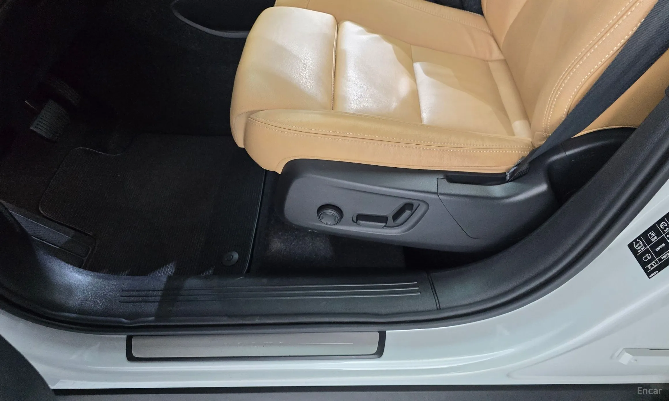 Volvo XC40 превью 19