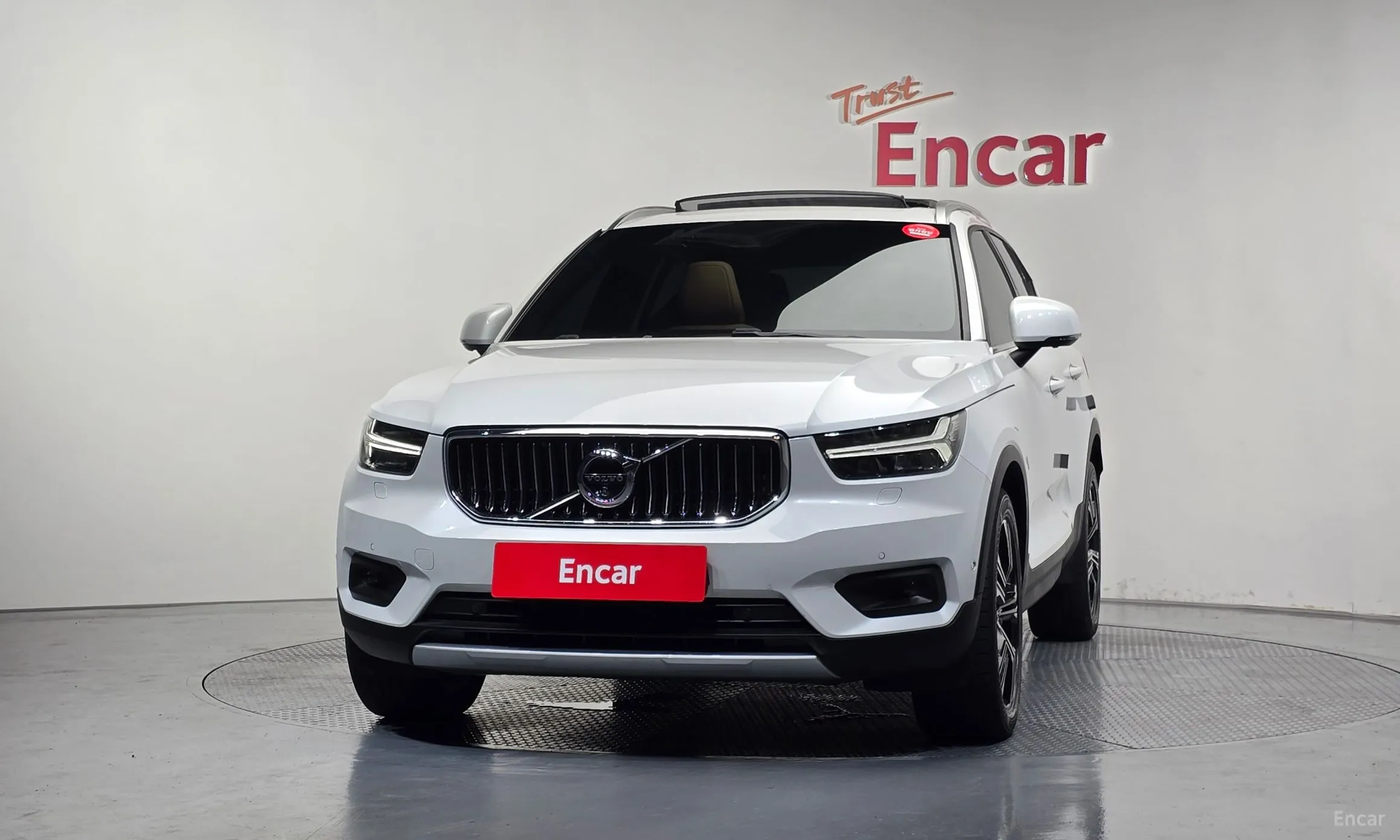 Volvo XC40 превью 3