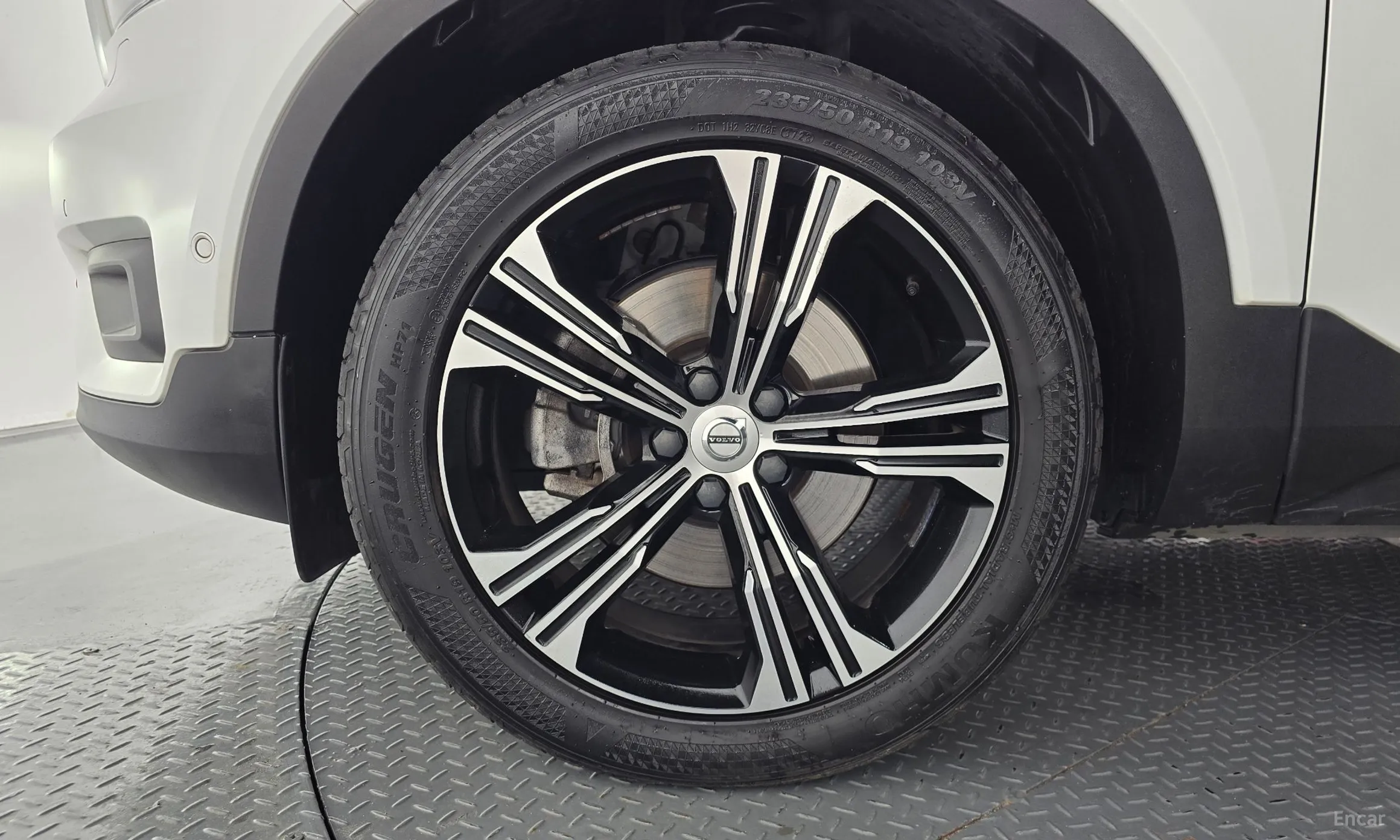 Volvo XC40 превью 5