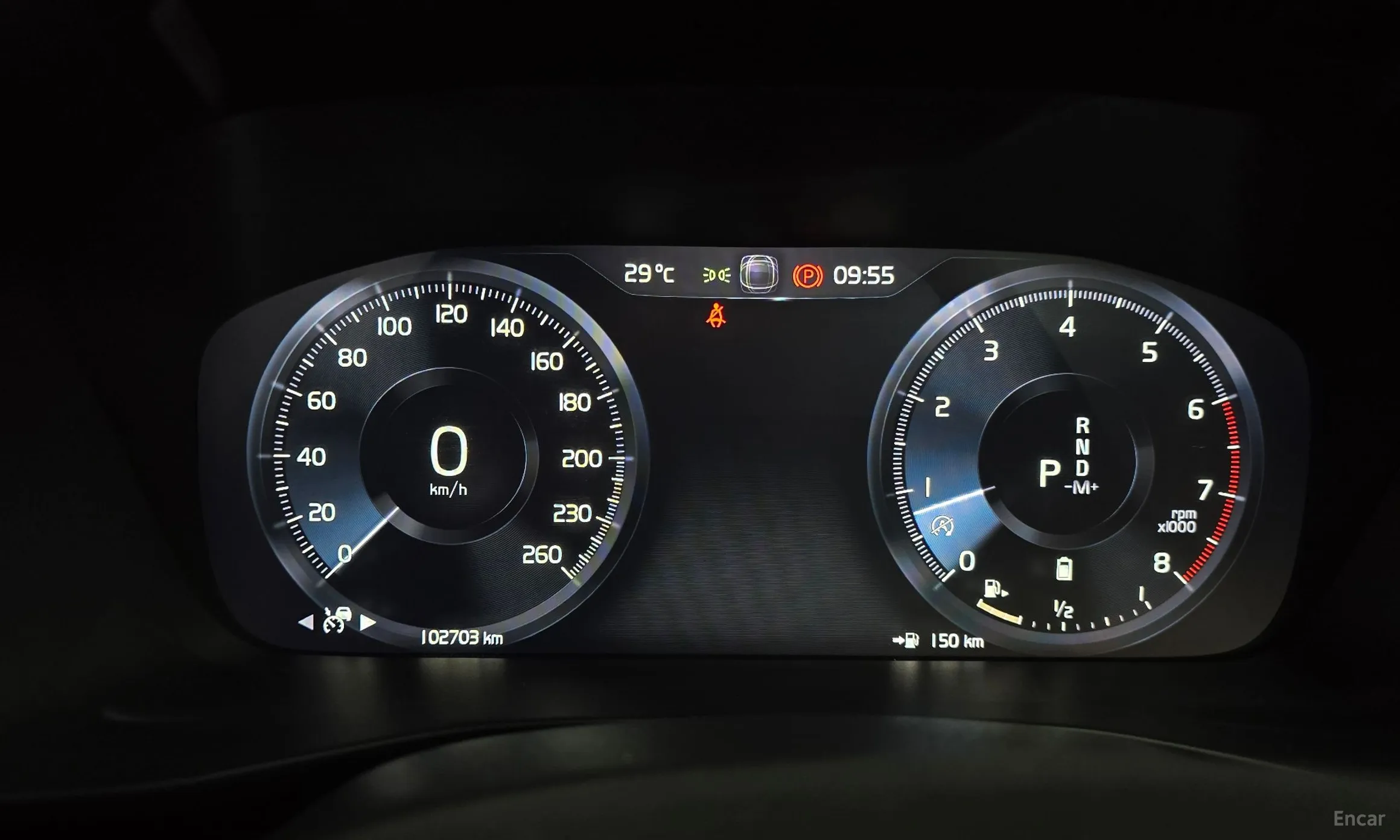 Volvo XC40 превью 8