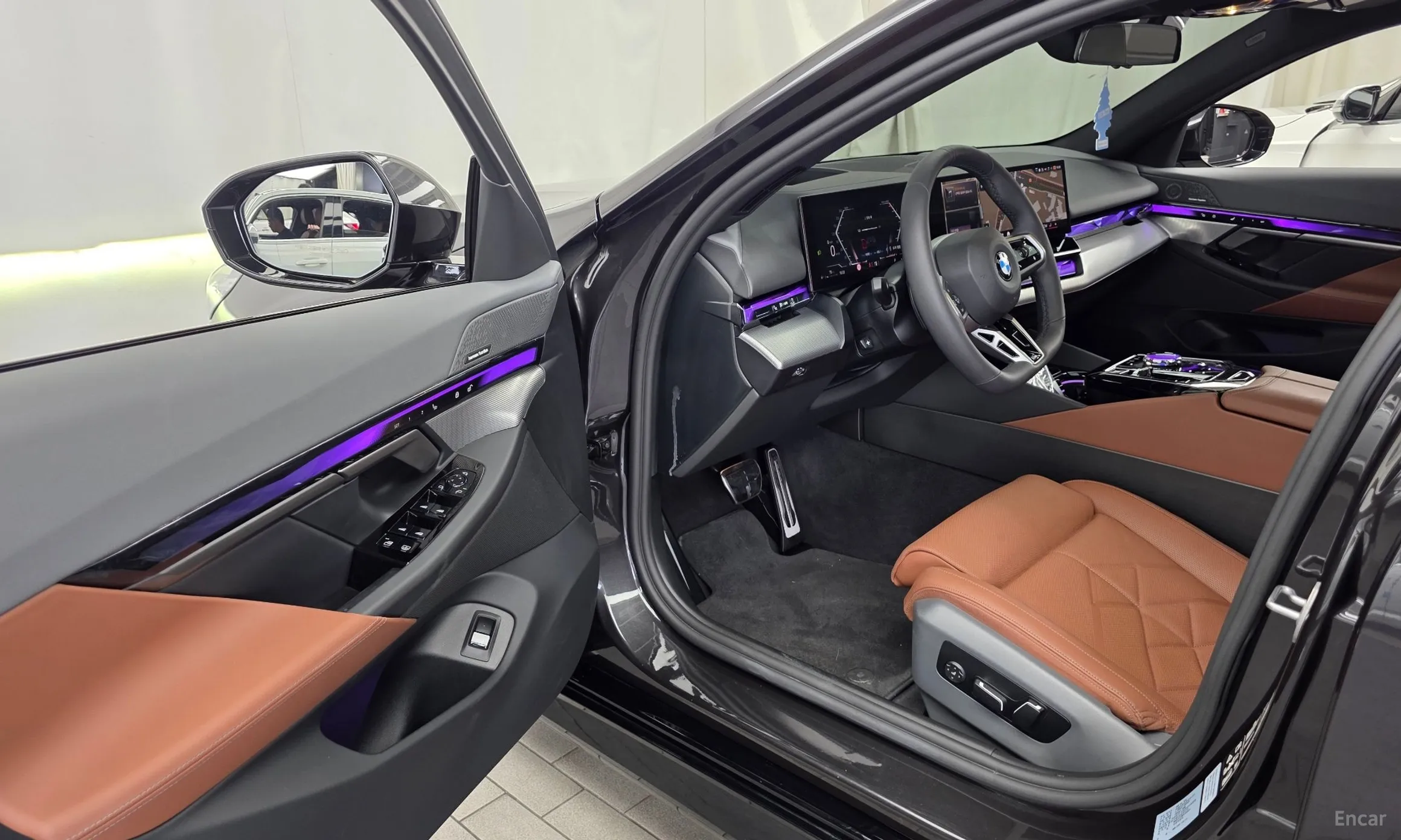 BMW 5 Series (G60) превью 10