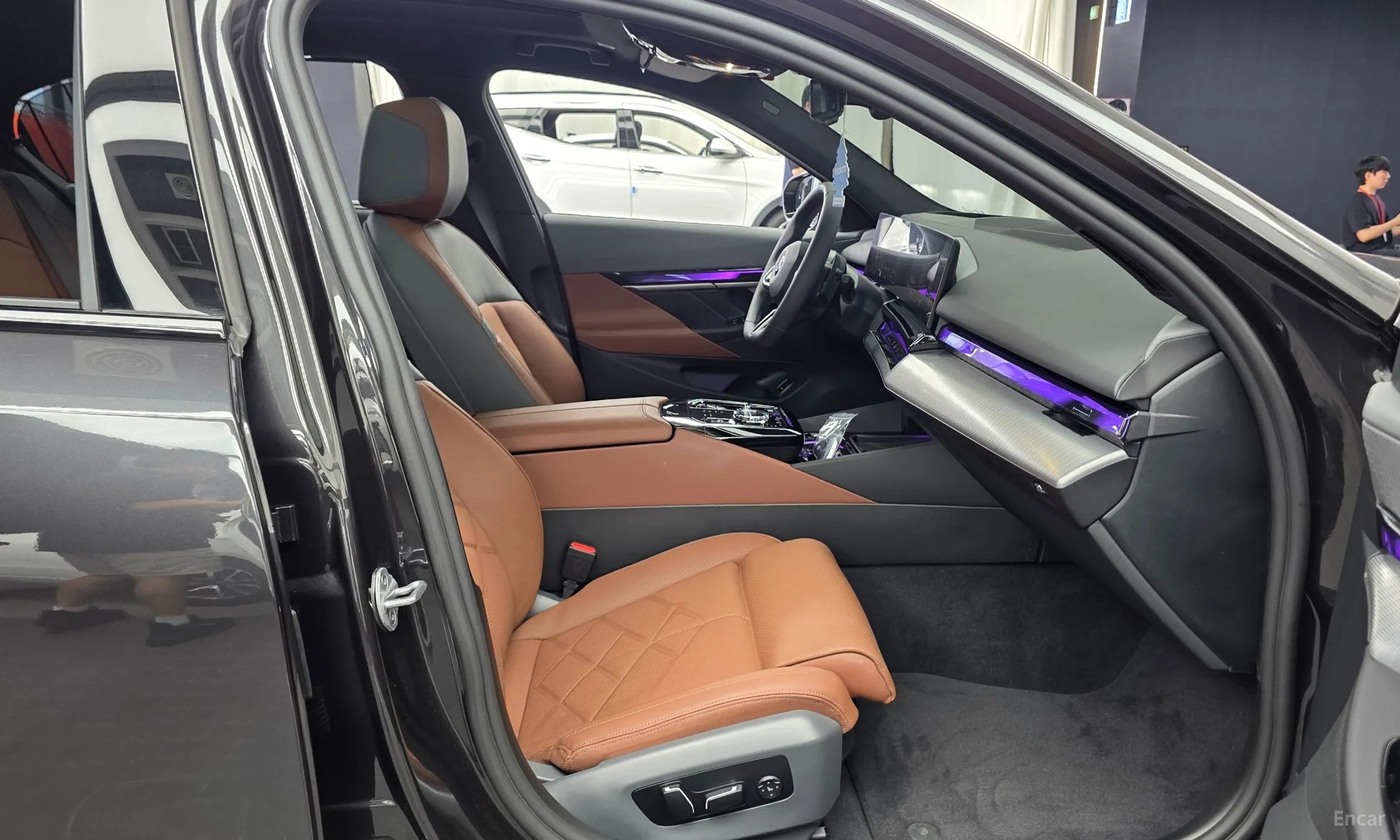 BMW 5 Series (G60) превью 11