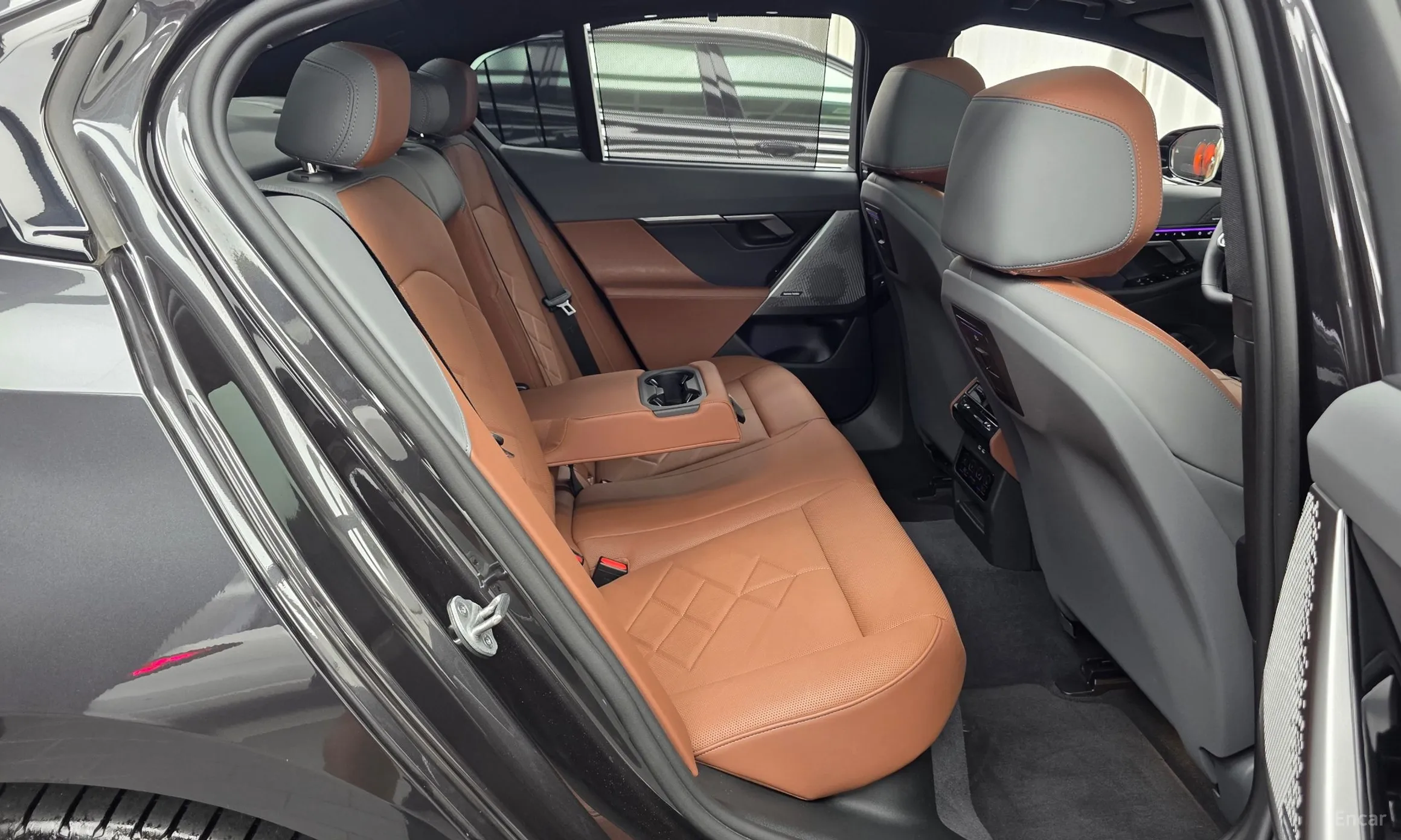 BMW 5 Series (G60) превью 12