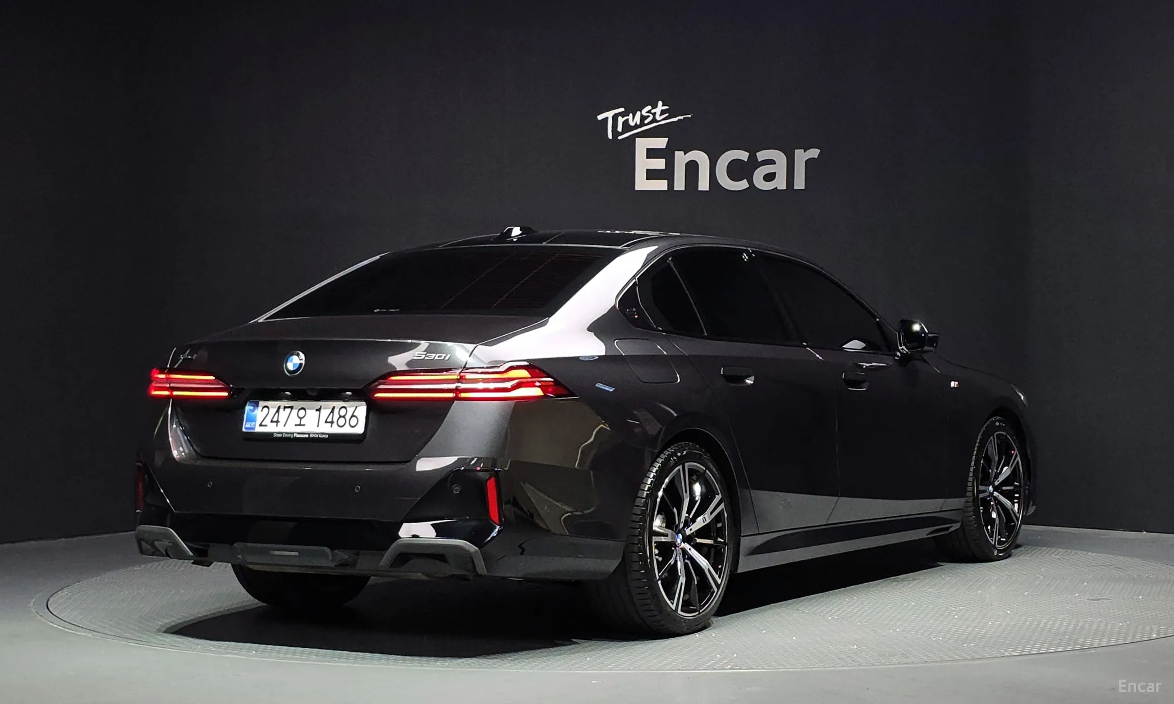 BMW 5 Series (G60) превью 2