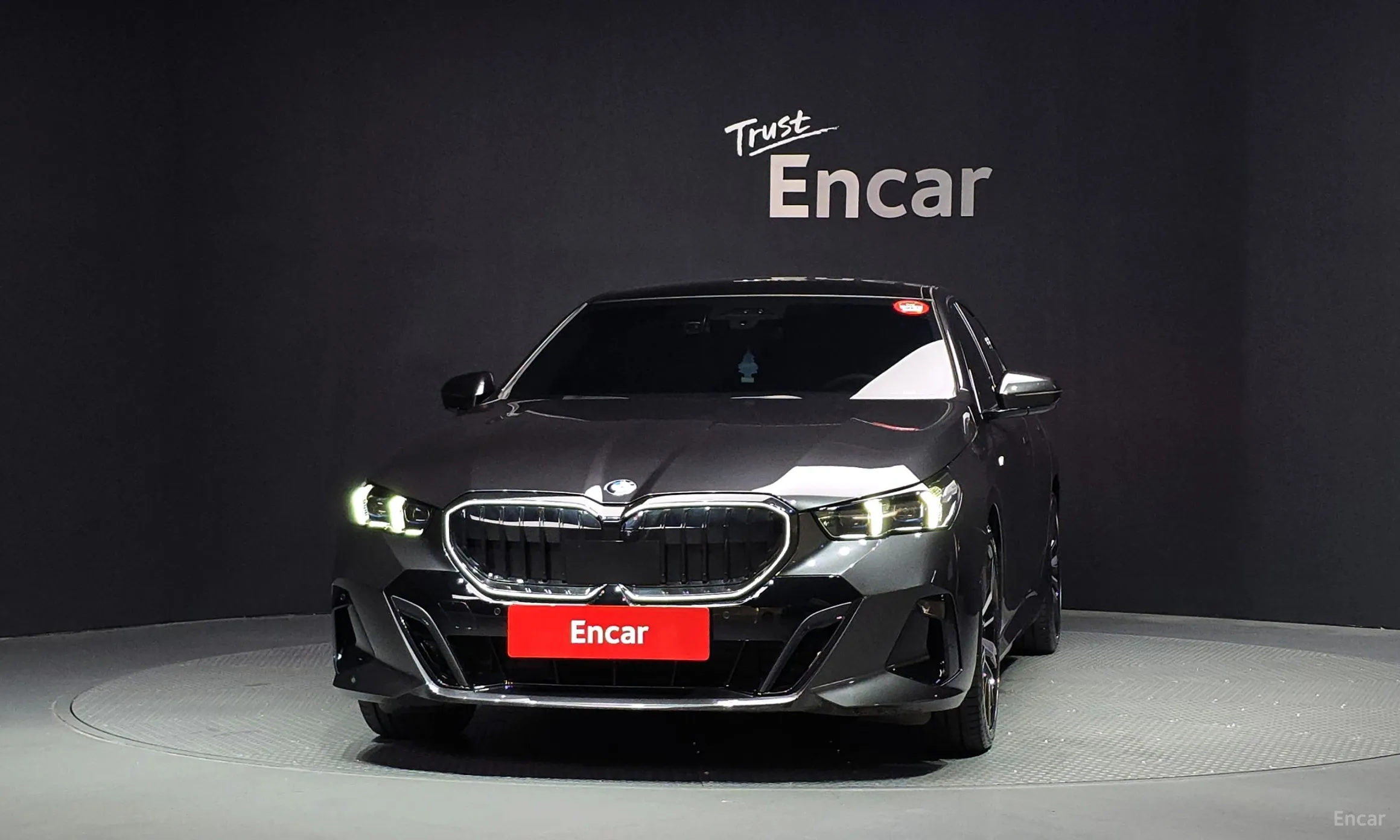 BMW 5 Series (G60) превью 3