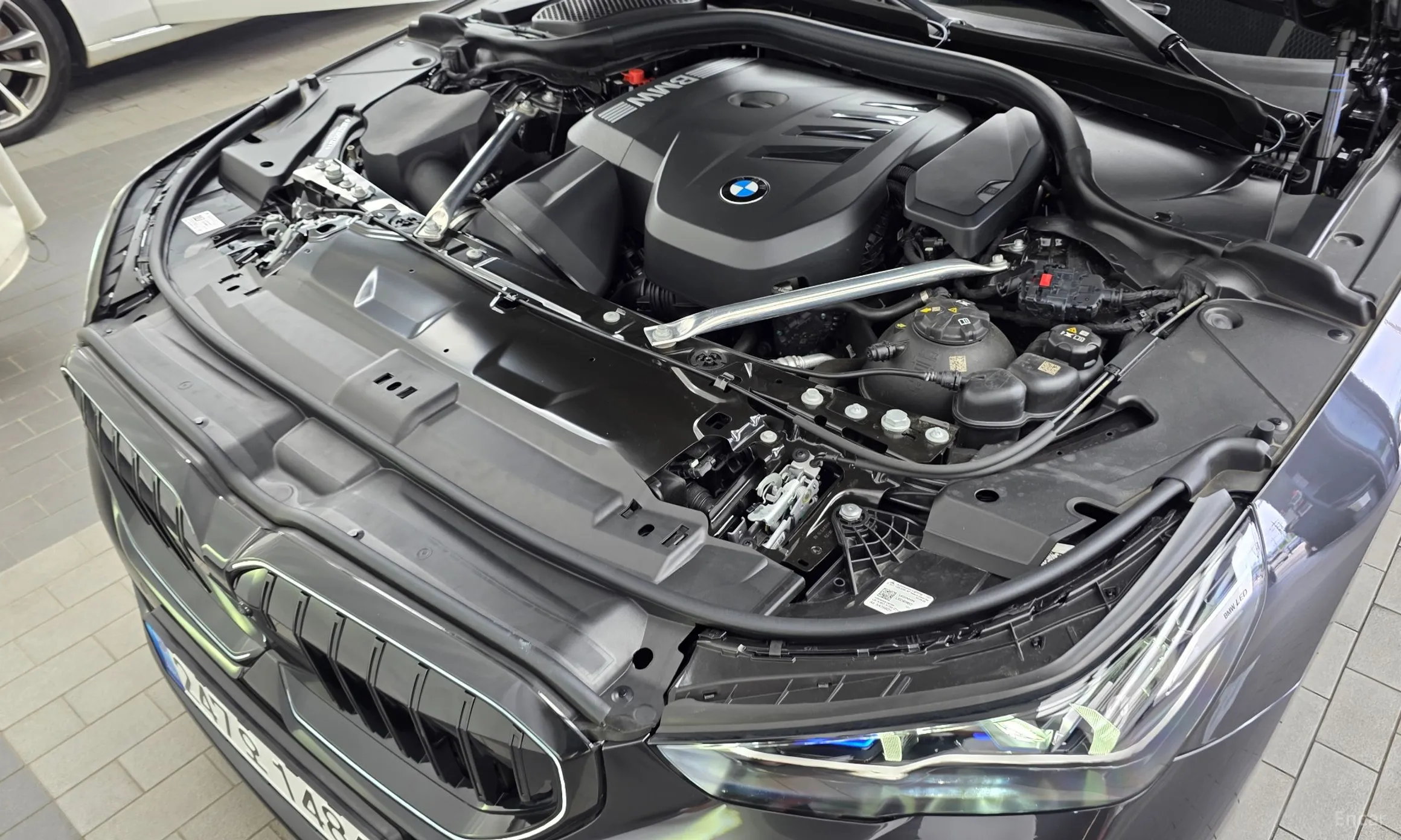 BMW 5 Series (G60) превью 6