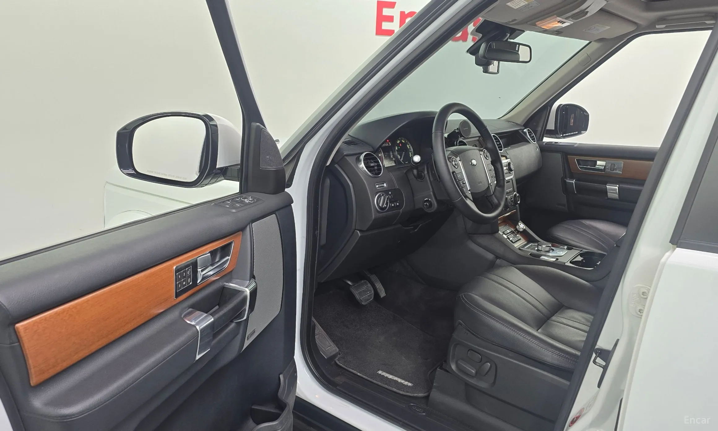 Land Rover Discovery 4 превью 10