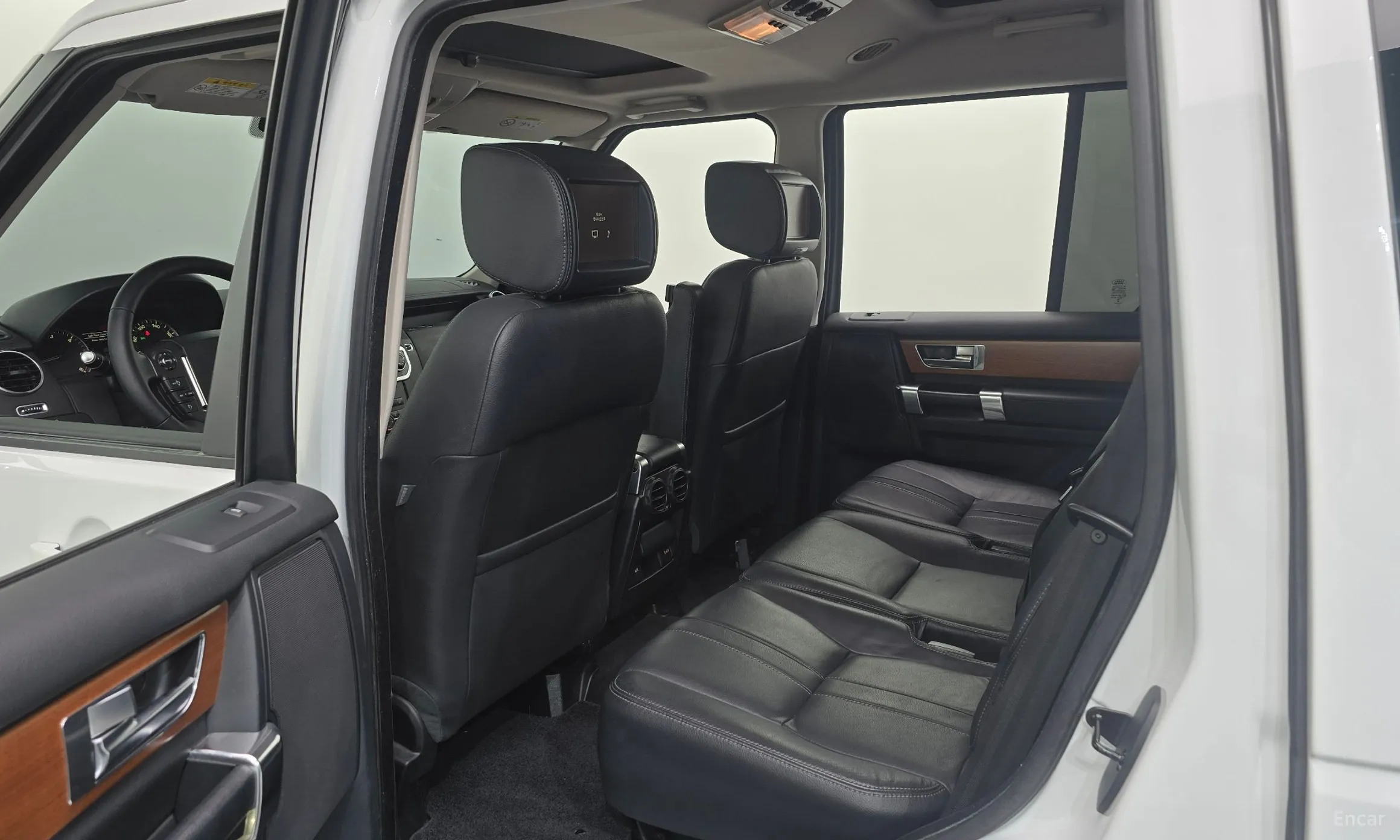 Land Rover Discovery 4 превью 11