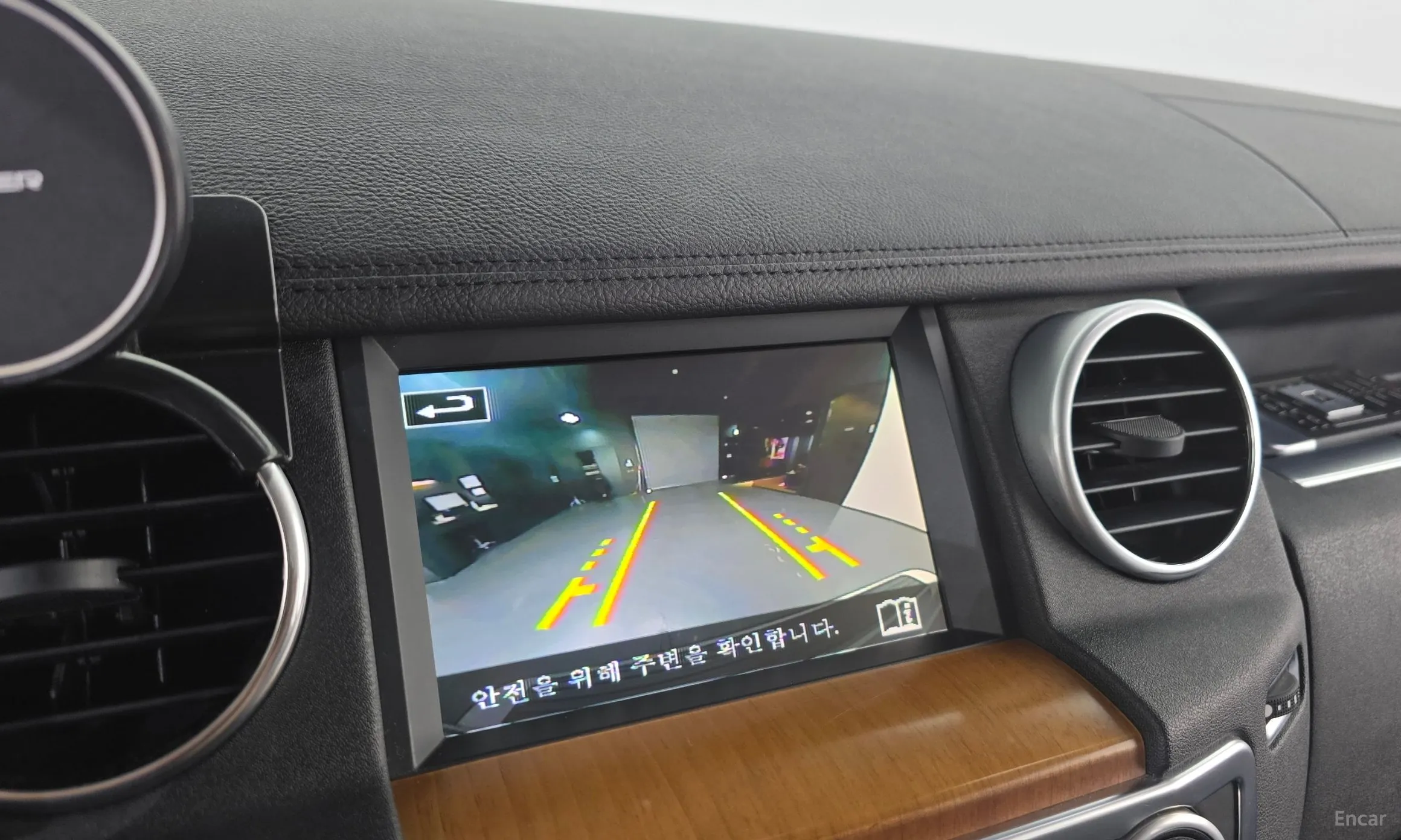 Land Rover Discovery 4 превью 13
