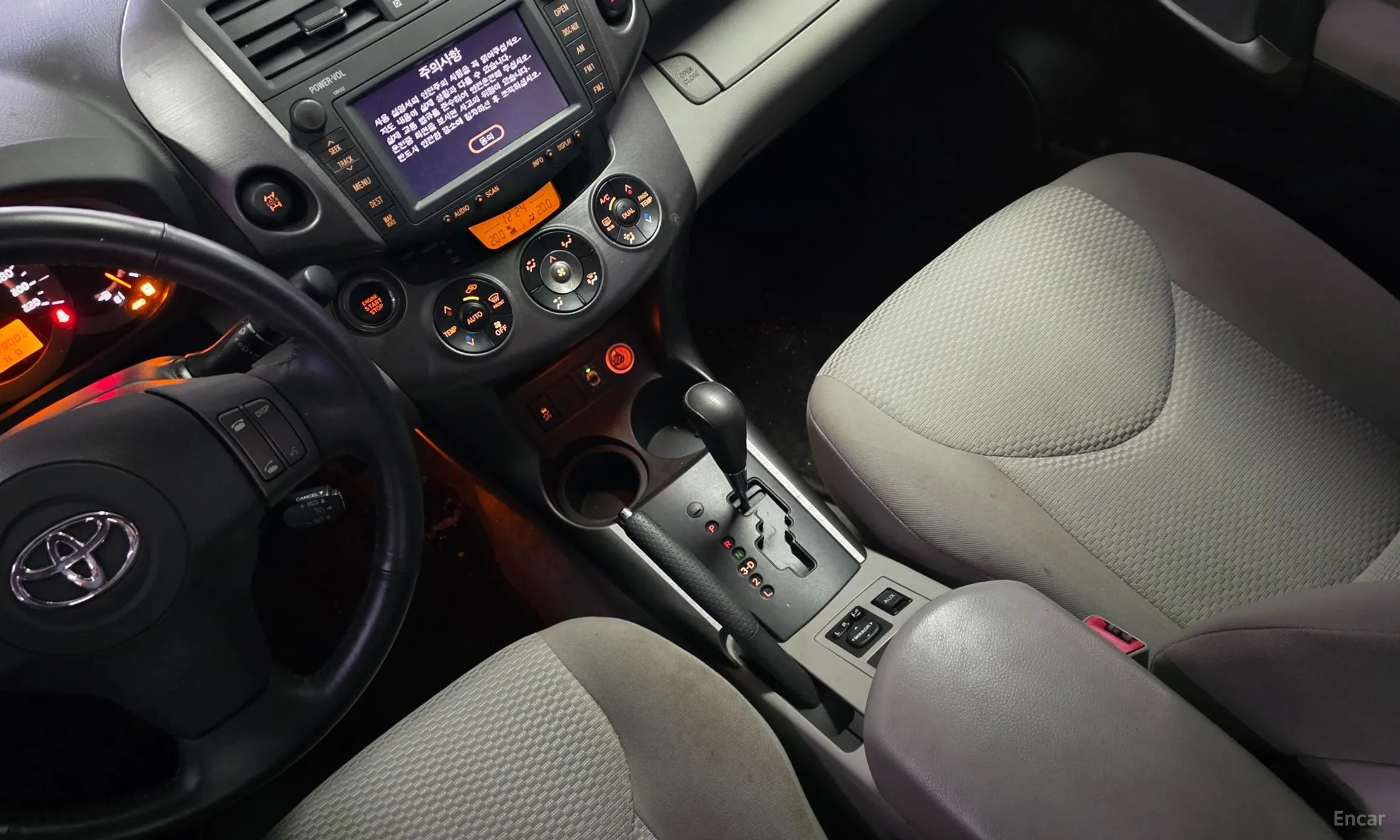 Toyota RAV4 превью 14