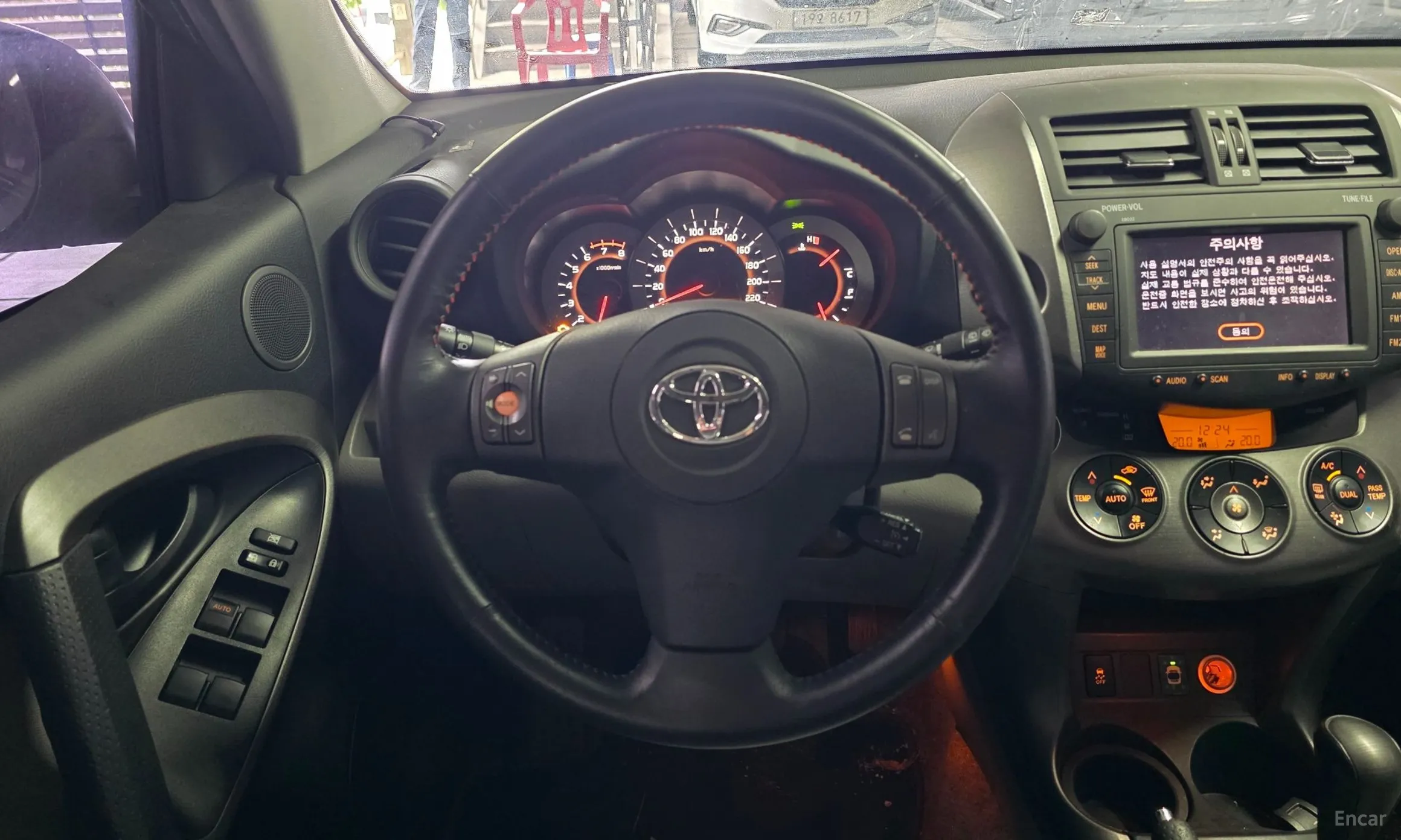 Toyota RAV4 превью 8