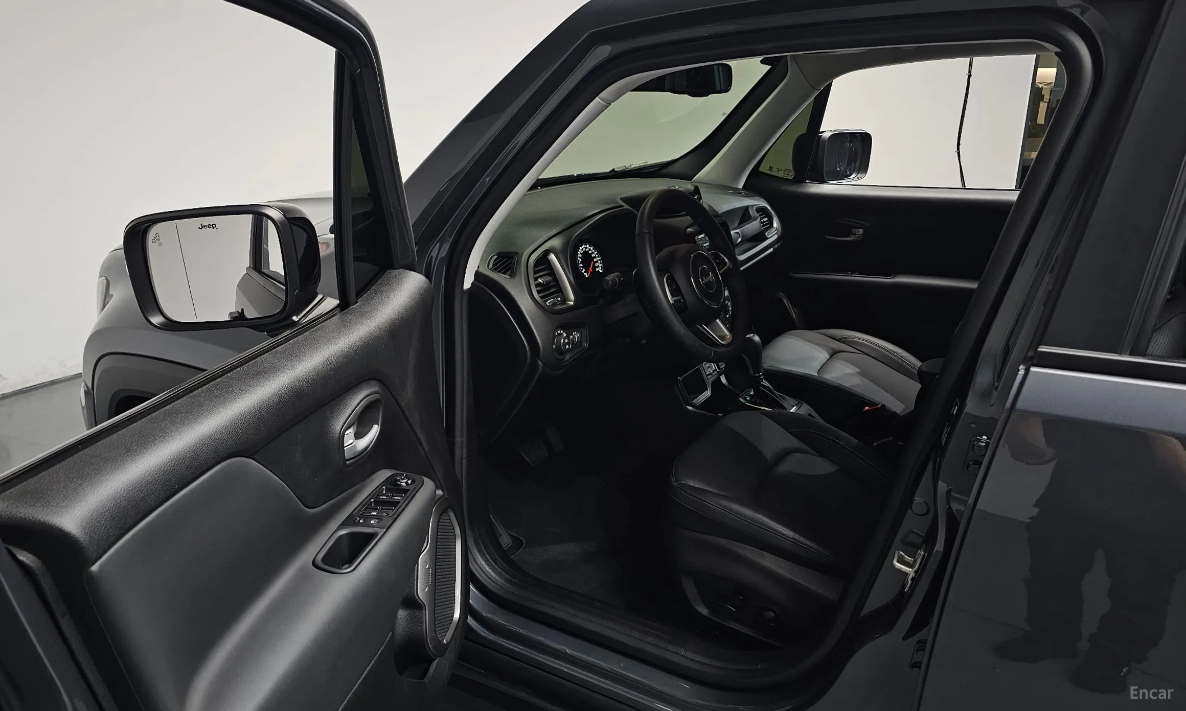 Jeep Renegade превью 10
