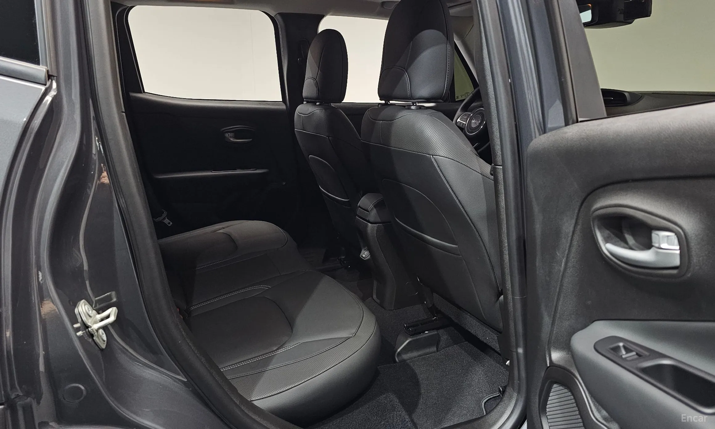 Jeep Renegade превью 12