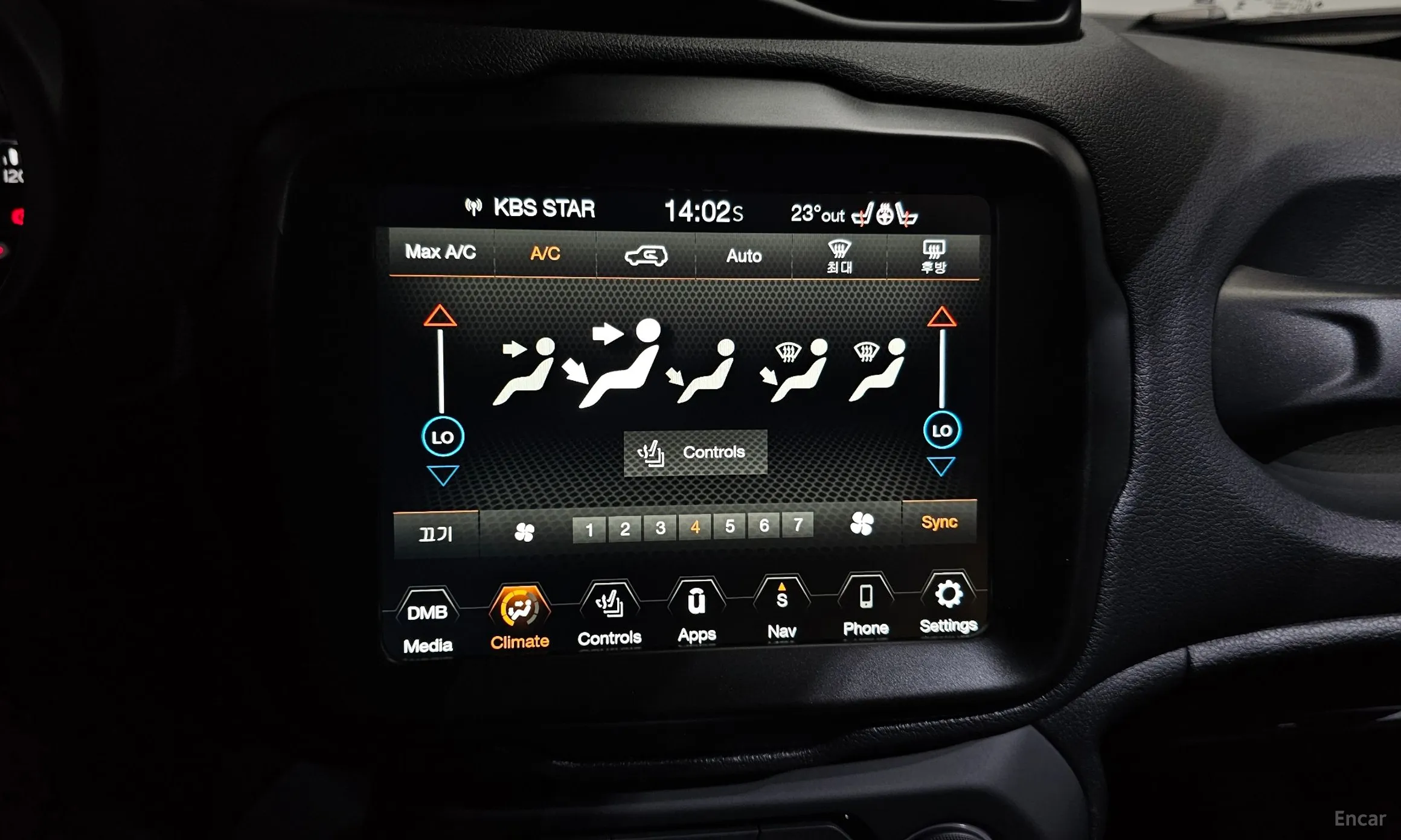 Jeep Renegade превью 18