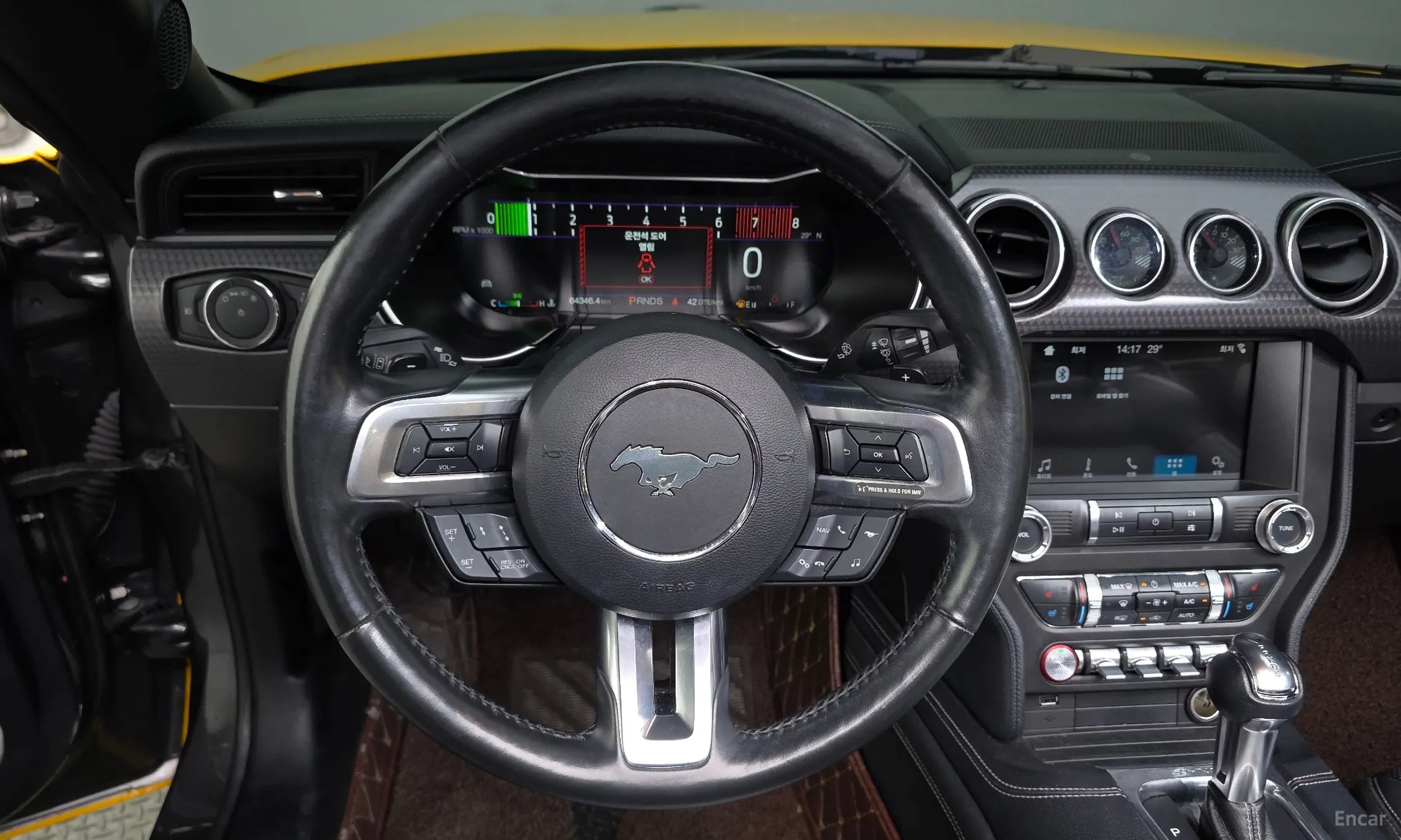 Ford Mustang превью 13