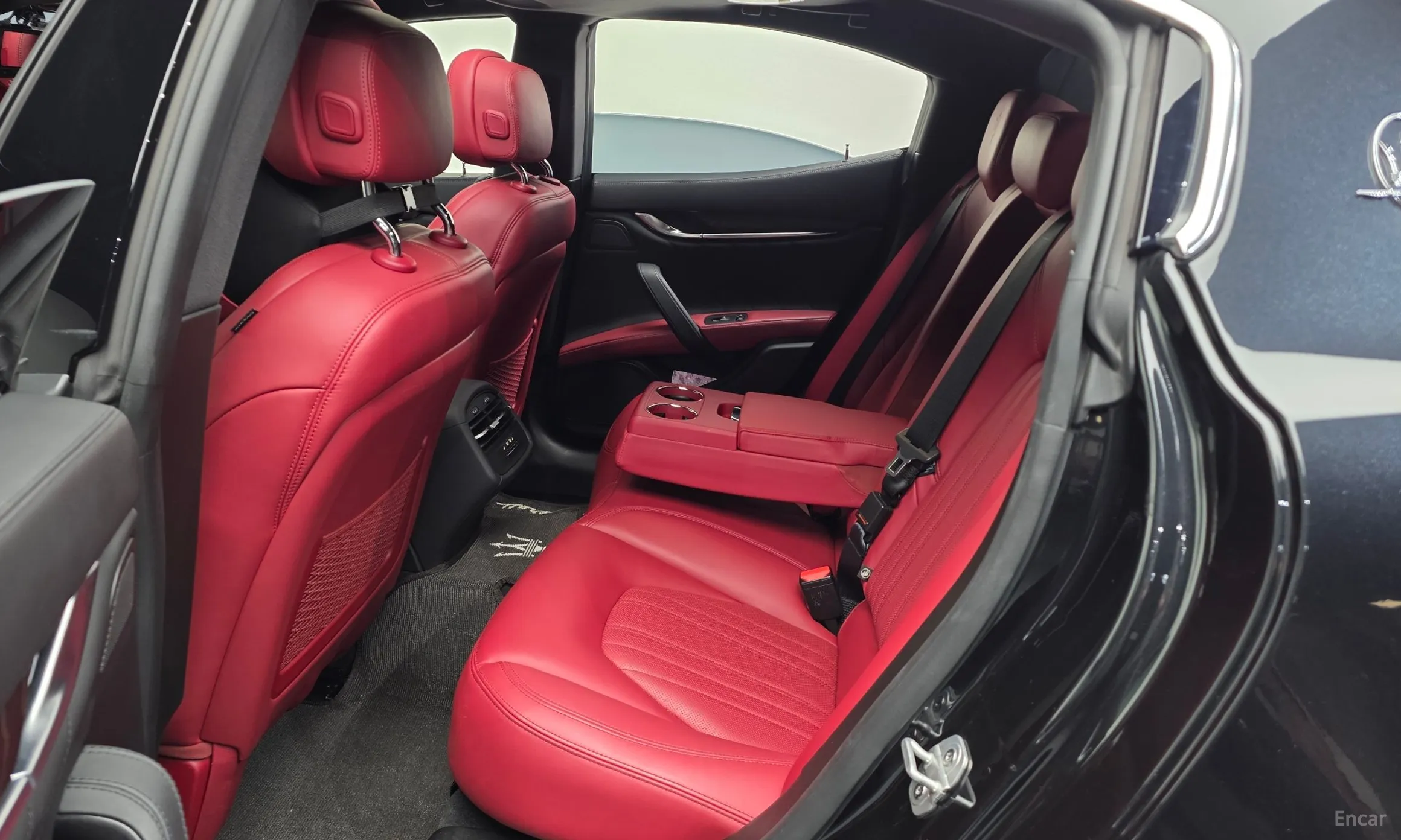 Maserati Ghibli превью 12