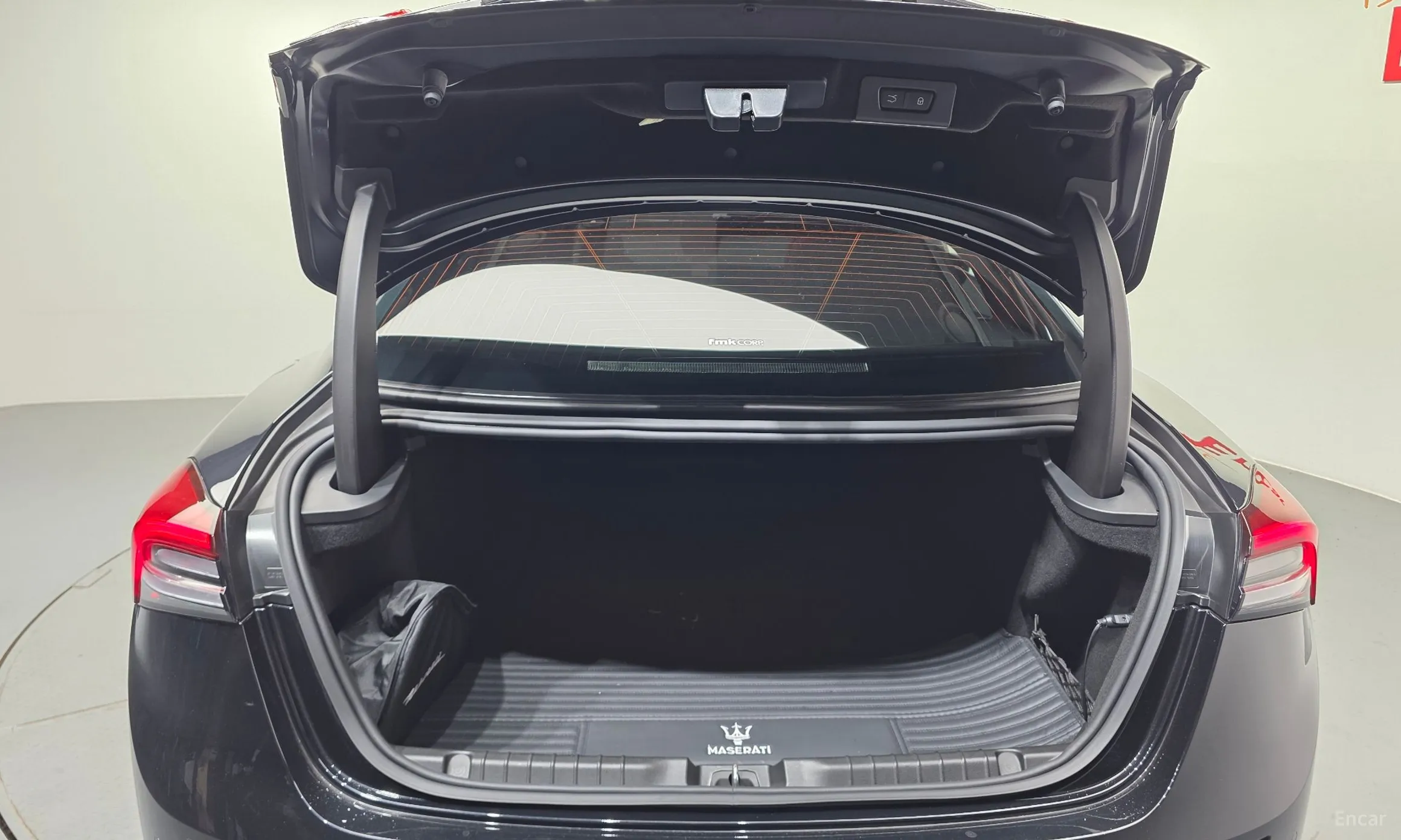Maserati Ghibli превью 20
