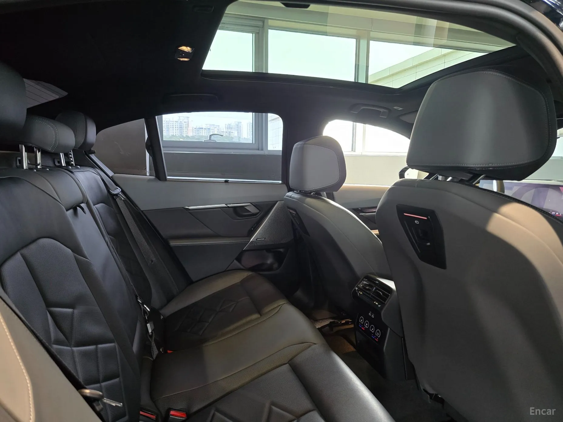 BMW 5 Series (G60) превью 11