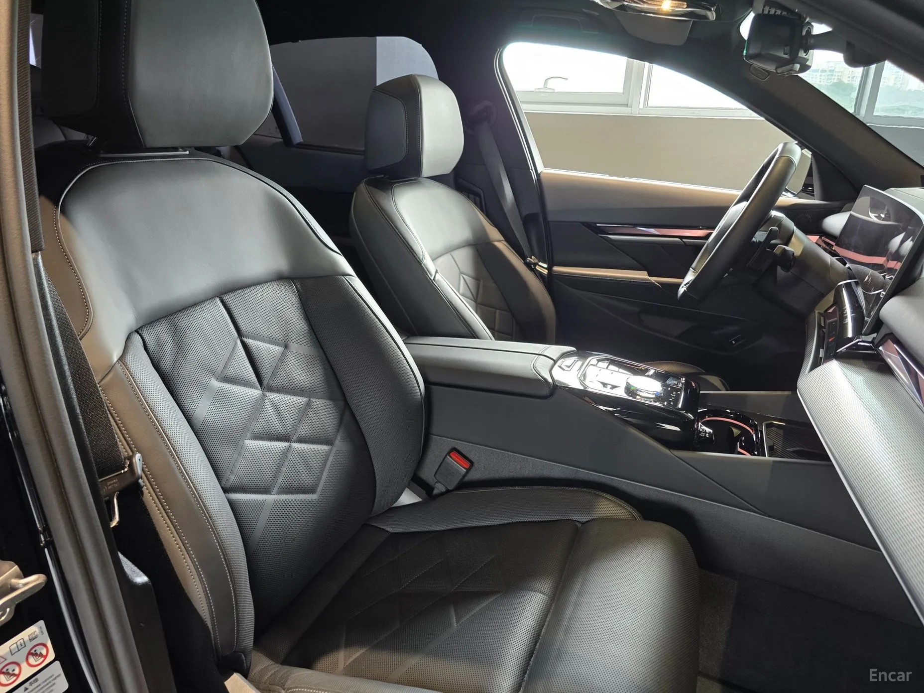 BMW 5 Series (G60) превью 13