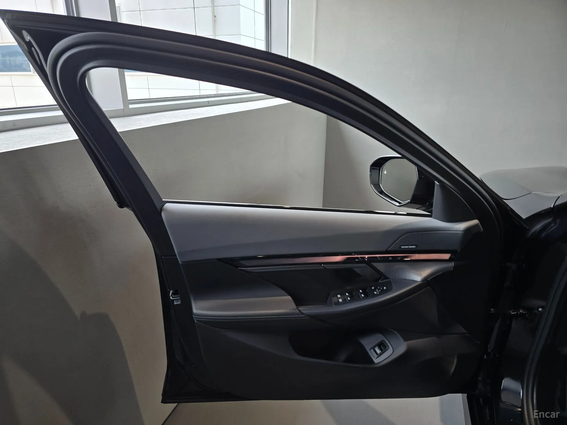 BMW 5 Series (G60) превью 18