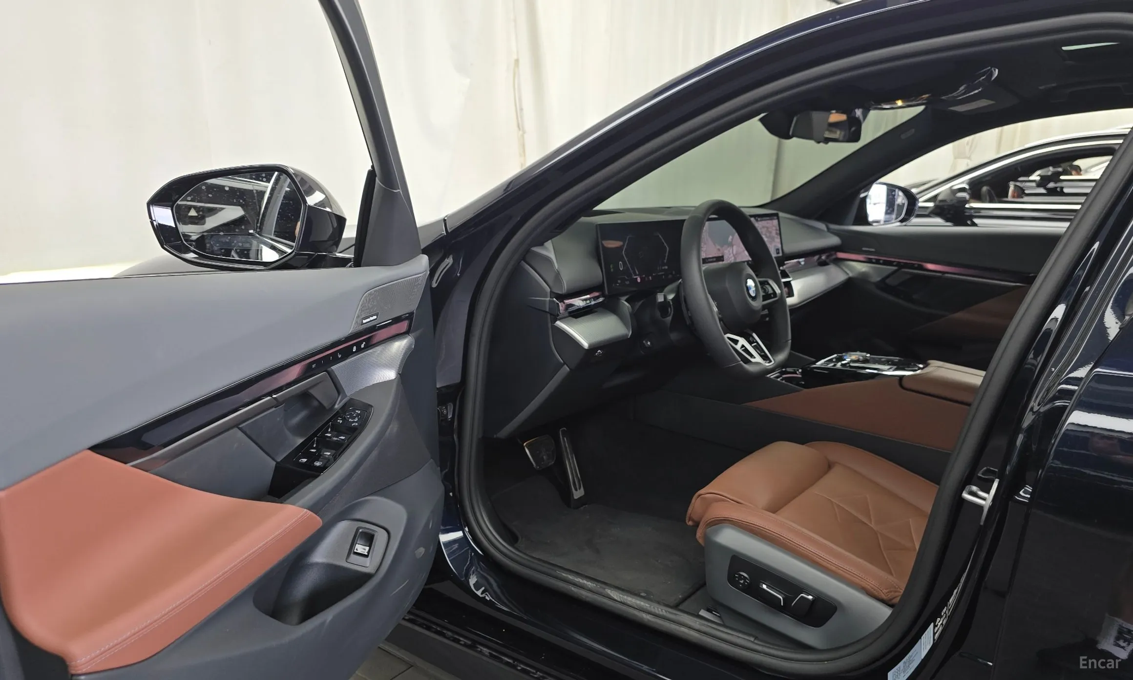 BMW 5 Series (G60) превью 10