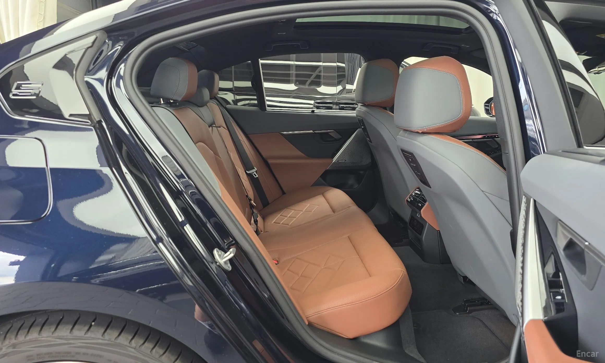 BMW 5 Series (G60) превью 11