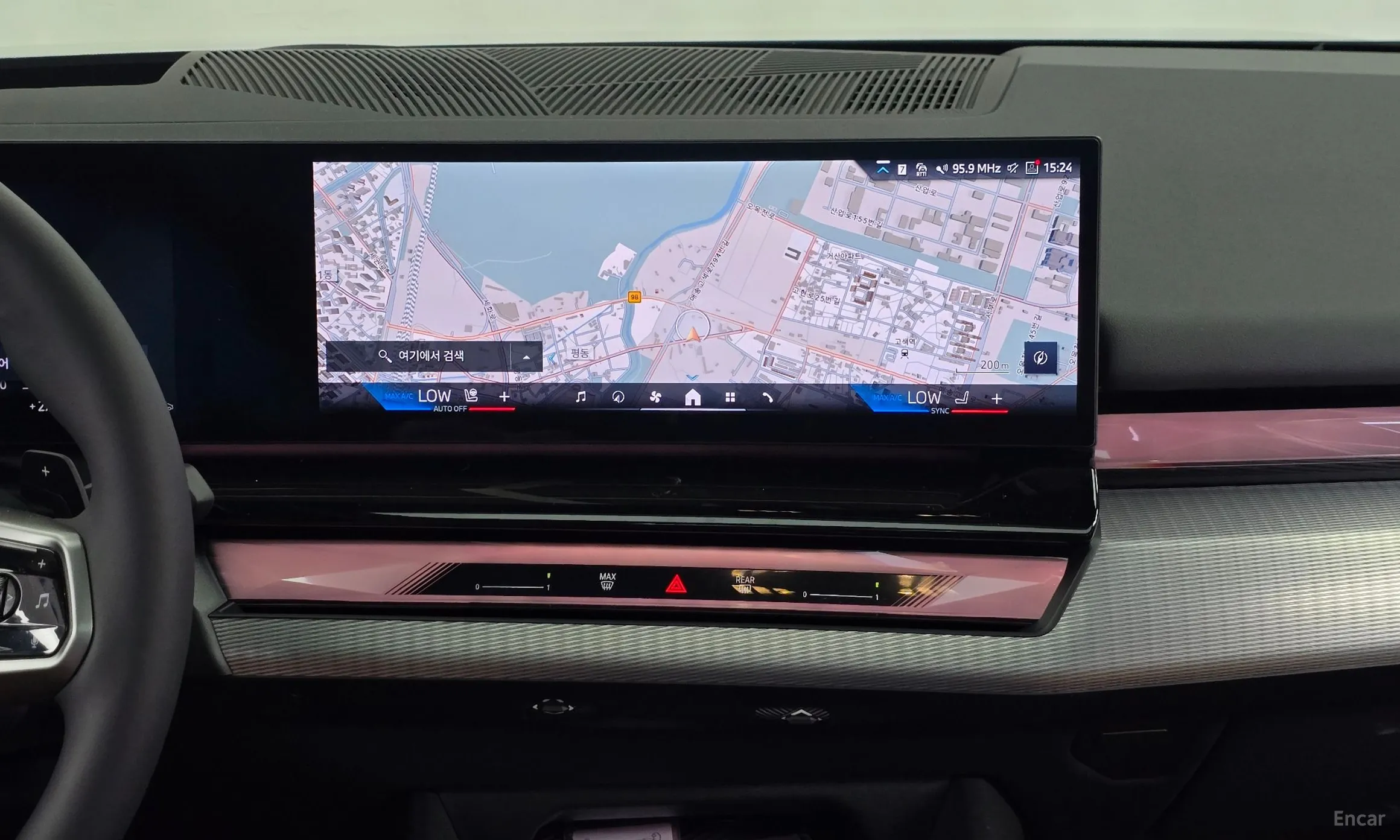 BMW 5 Series (G60) превью 12