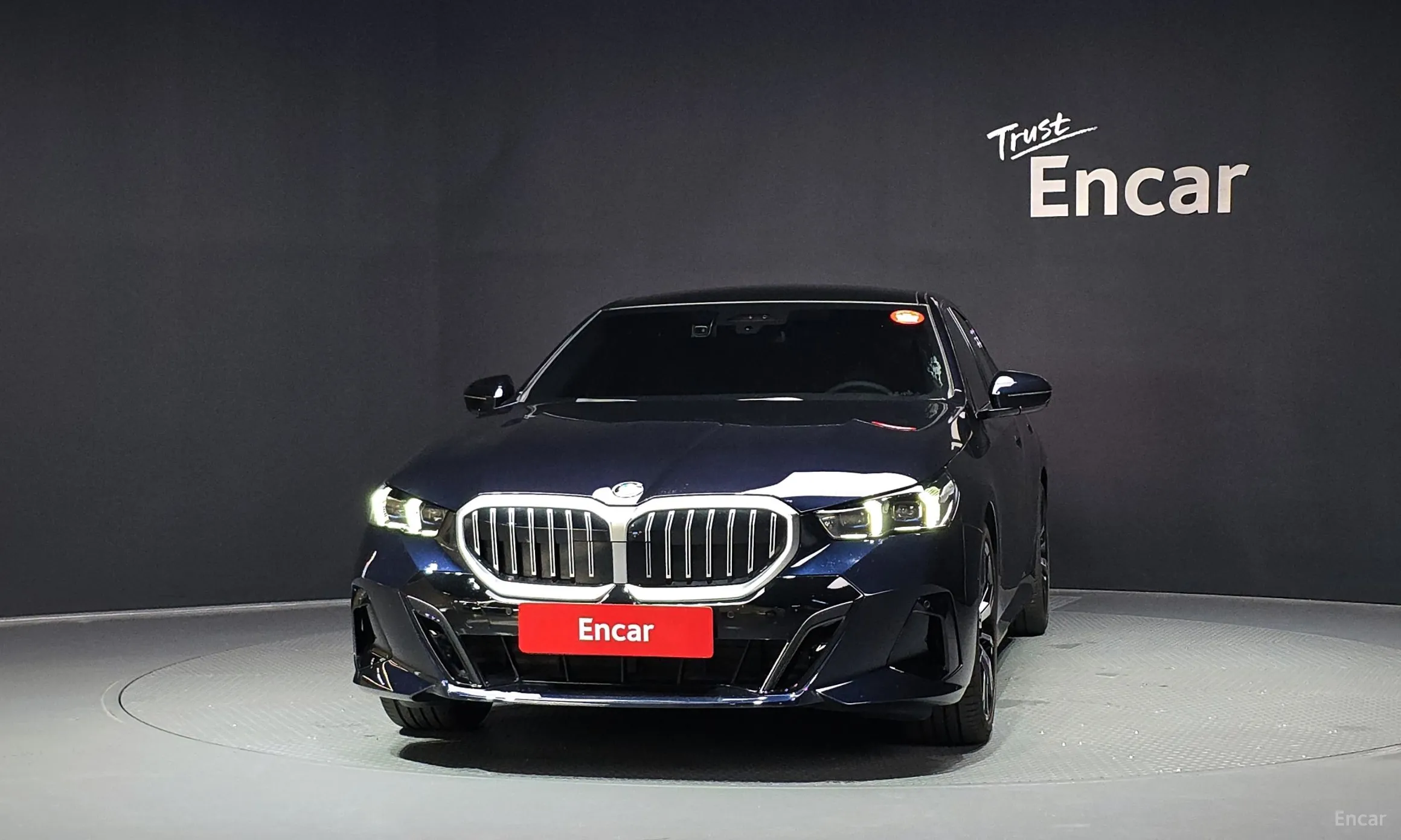 BMW 5 Series (G60) превью 3