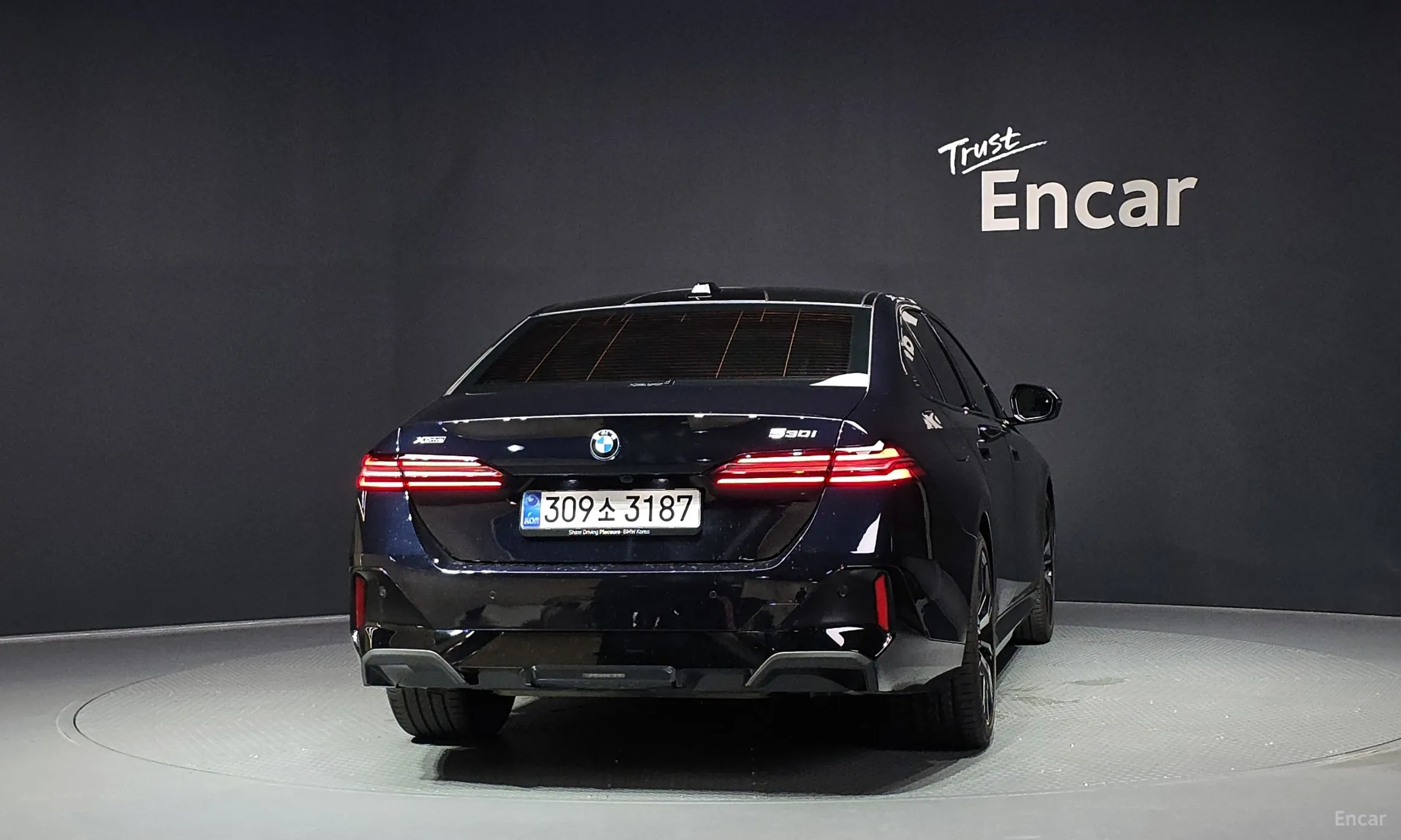 BMW 5 Series (G60) превью 4