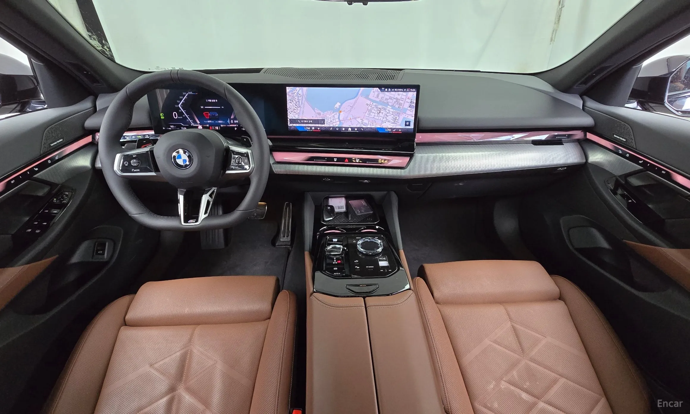 BMW 5 Series (G60) превью 7