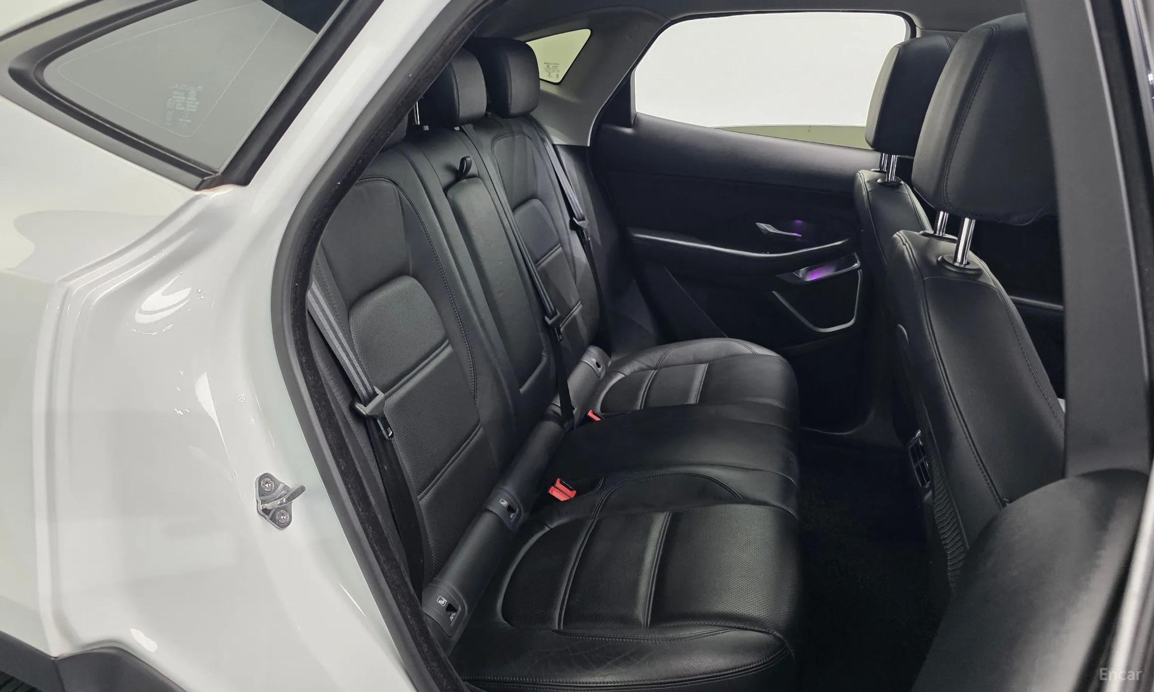 Jaguar E-PACE превью 11