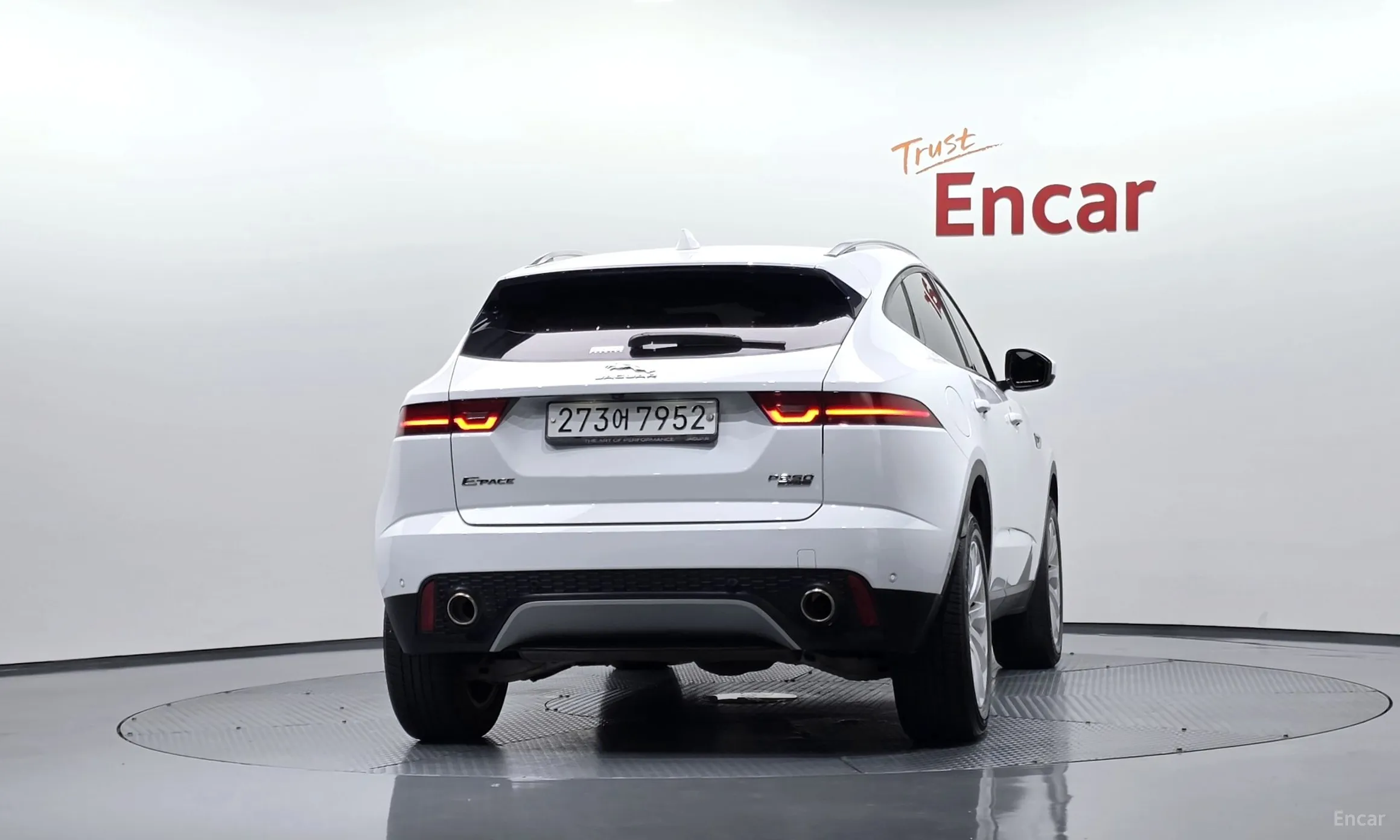 Jaguar E-PACE превью 4