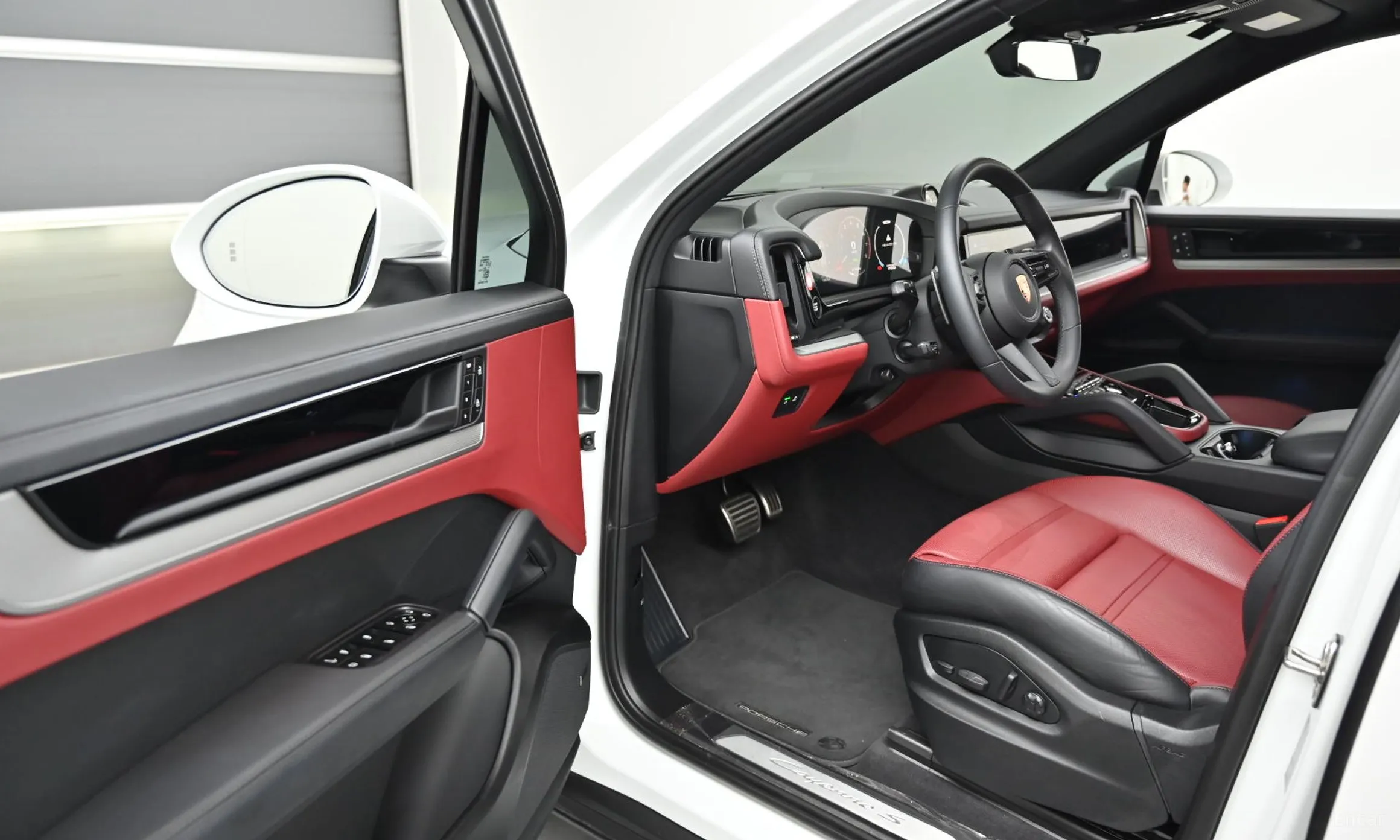 Porsche Cayenne (PO536) превью 11