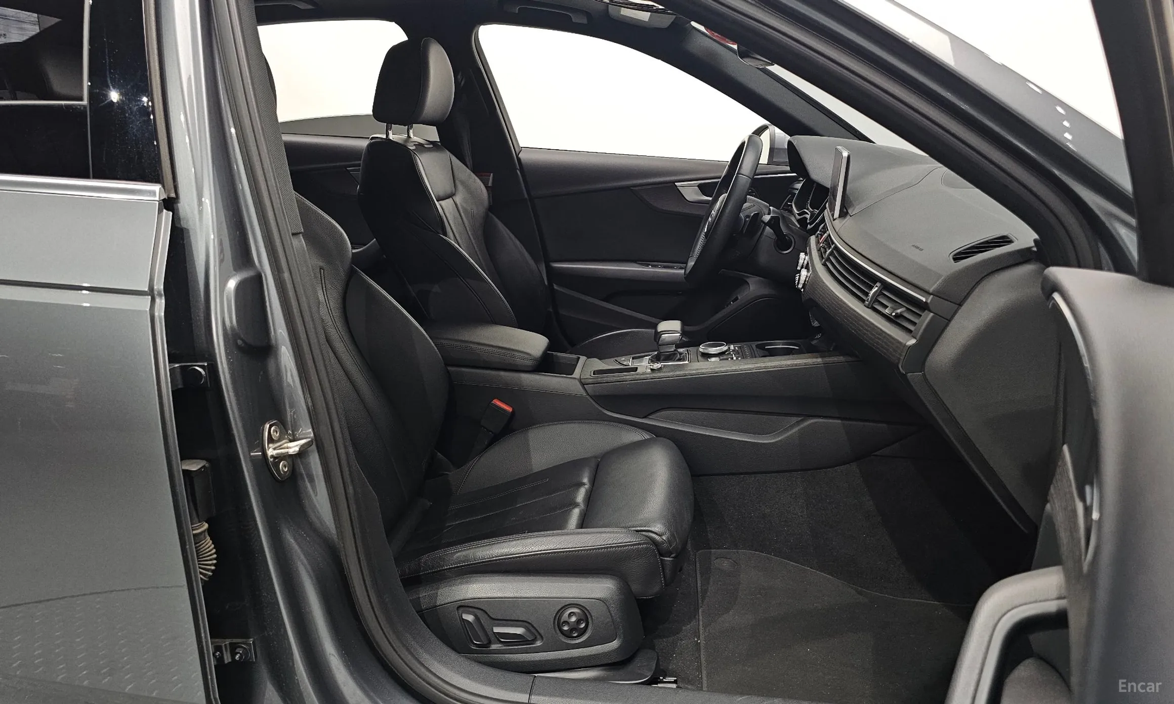 Audi A4 (B9) превью 10