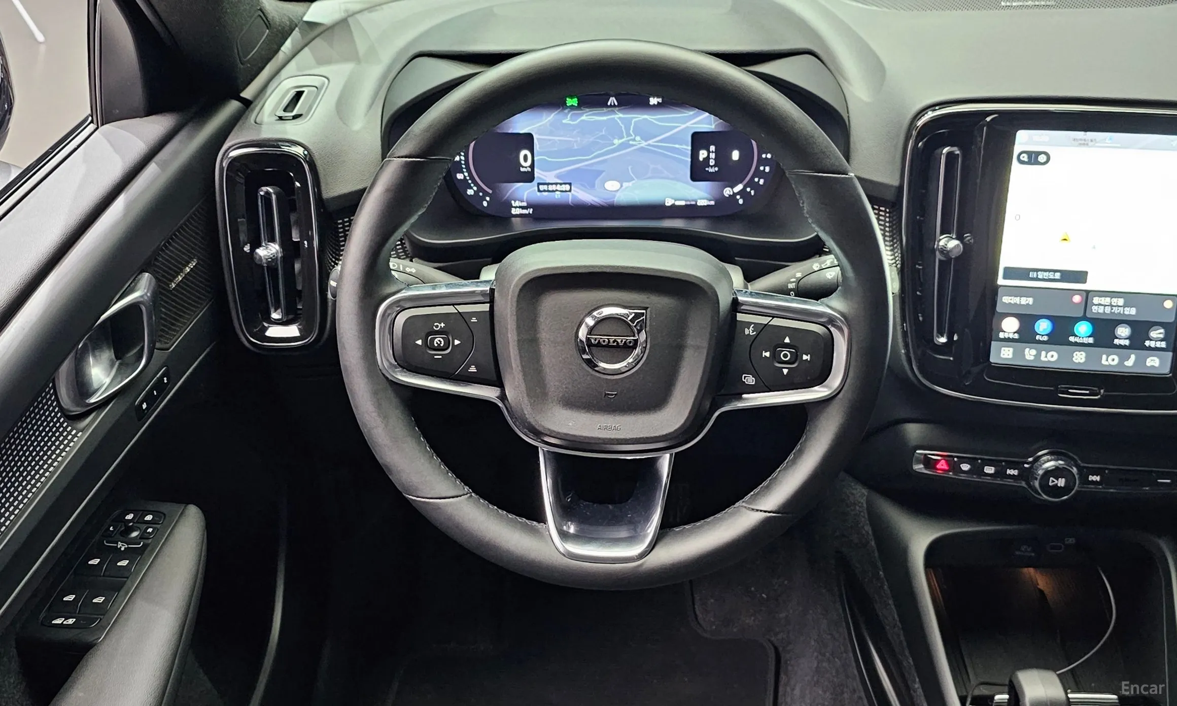 Volvo XC40 превью 13