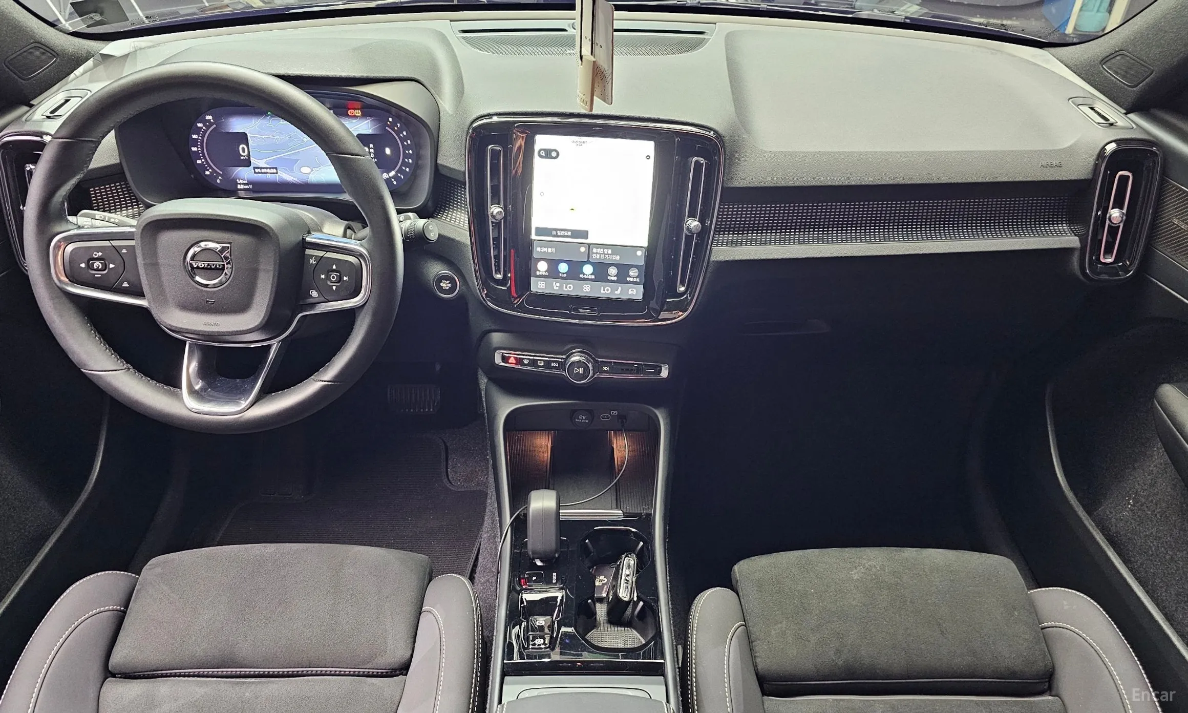 Volvo XC40 превью 7
