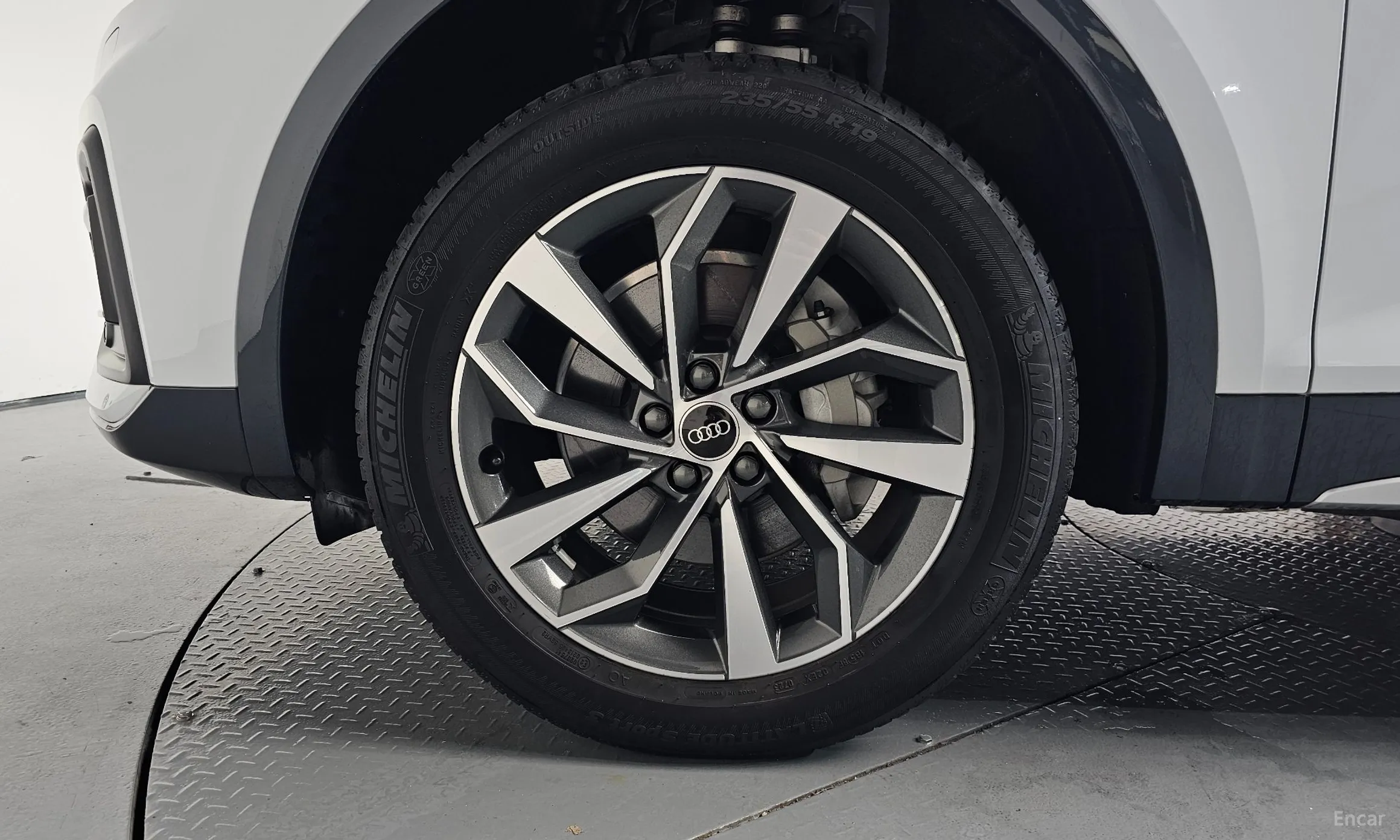 Audi Q5 (FY) превью 5