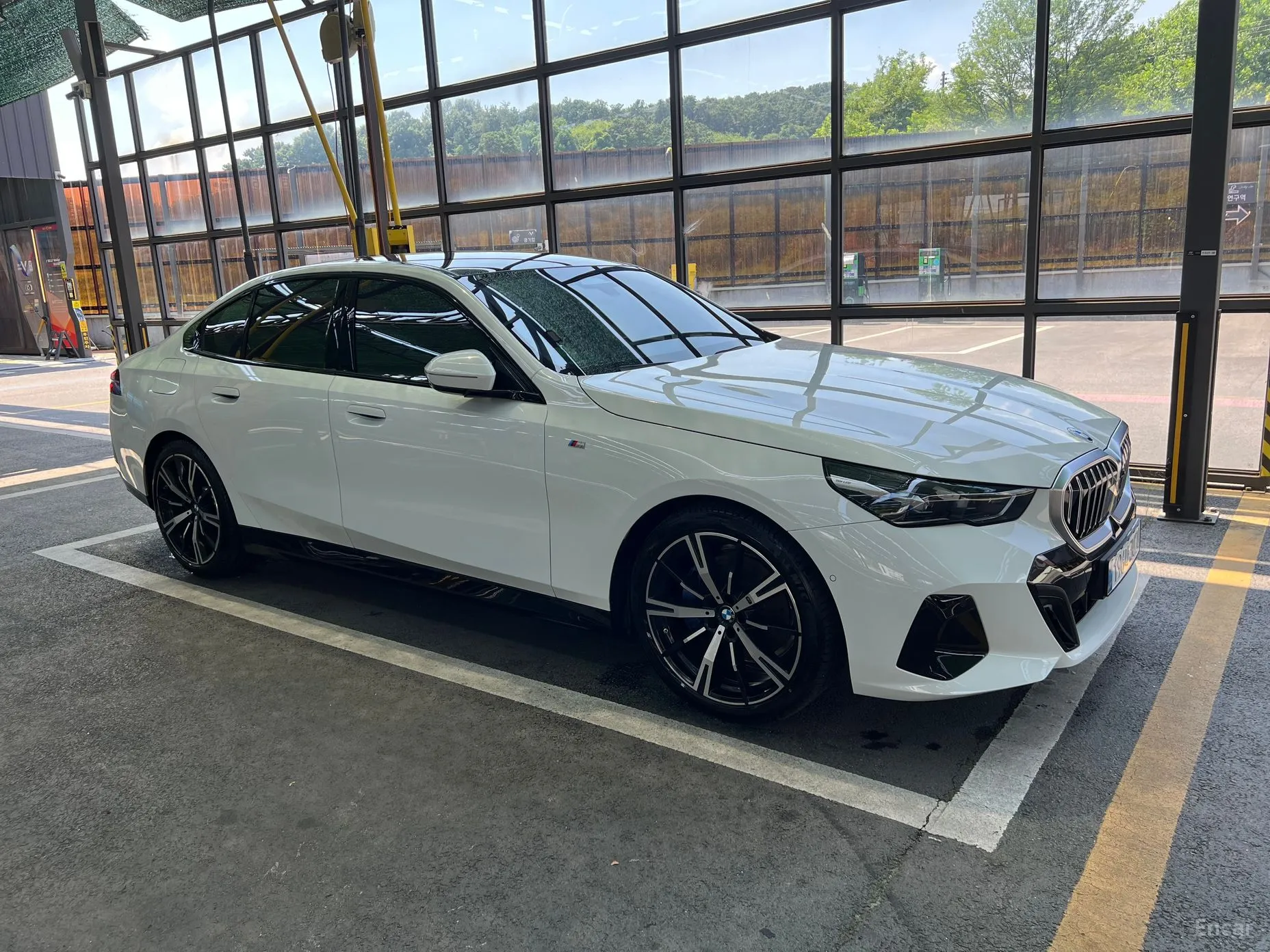 BMW 5 Series (G60)