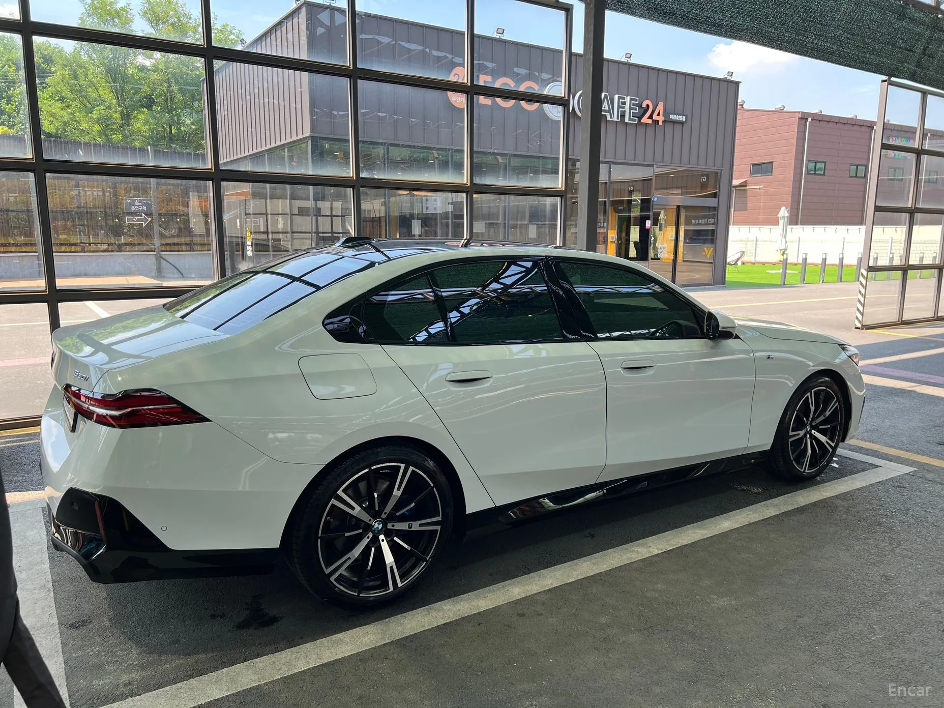 BMW 5 Series (G60)