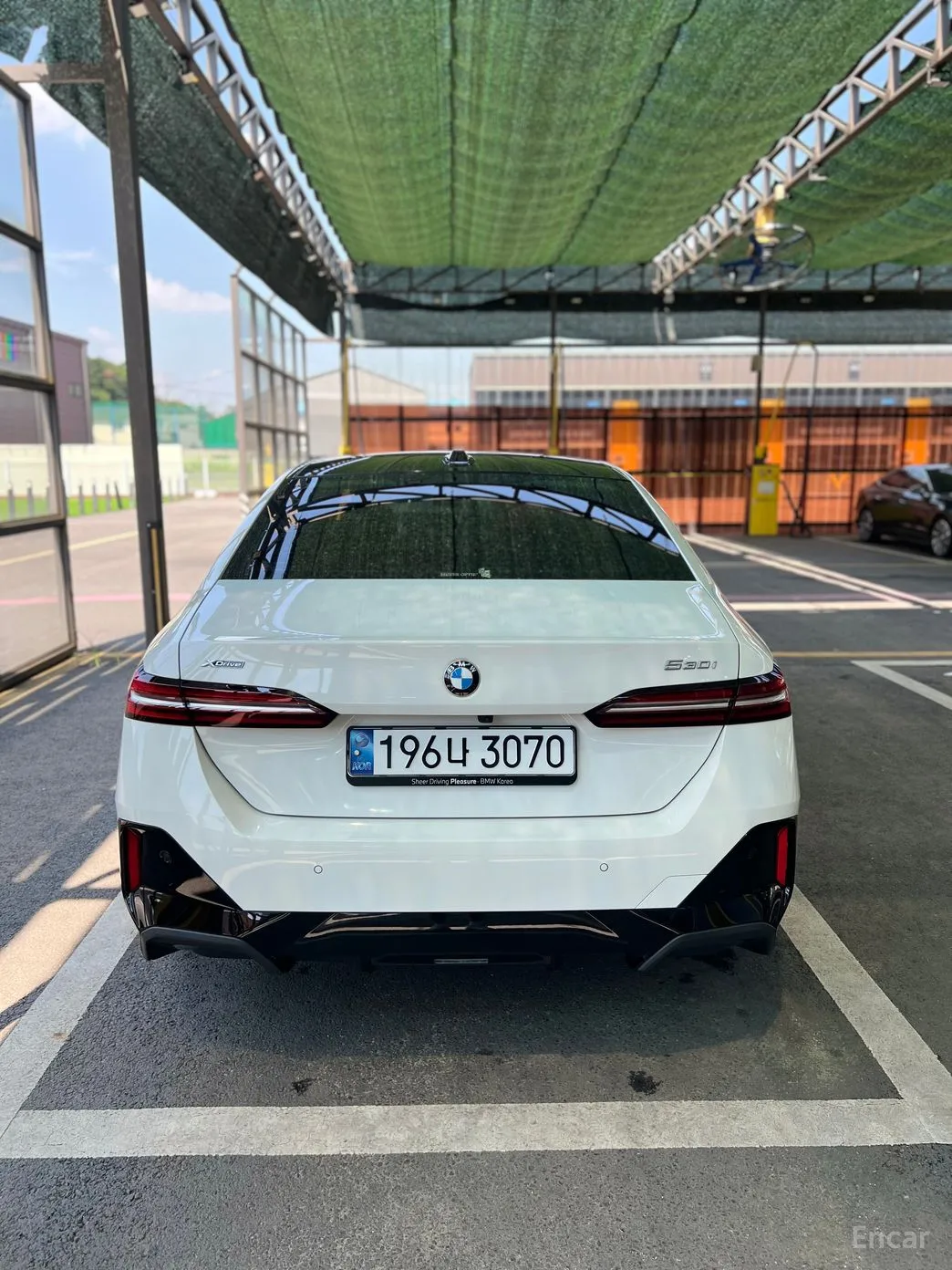 BMW 5 Series (G60) превью 4