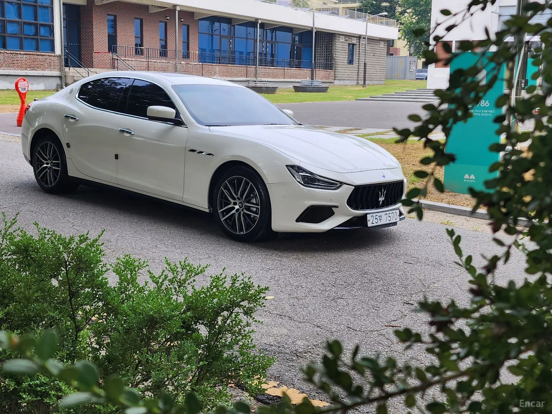 Maserati Ghibli превью 7